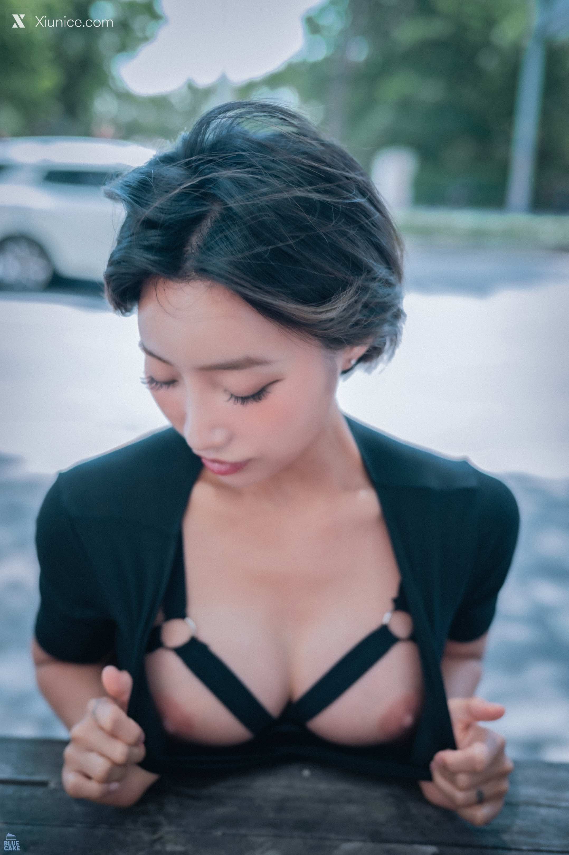 BLUECAKE Booty Queen – Walk in The Park 4K