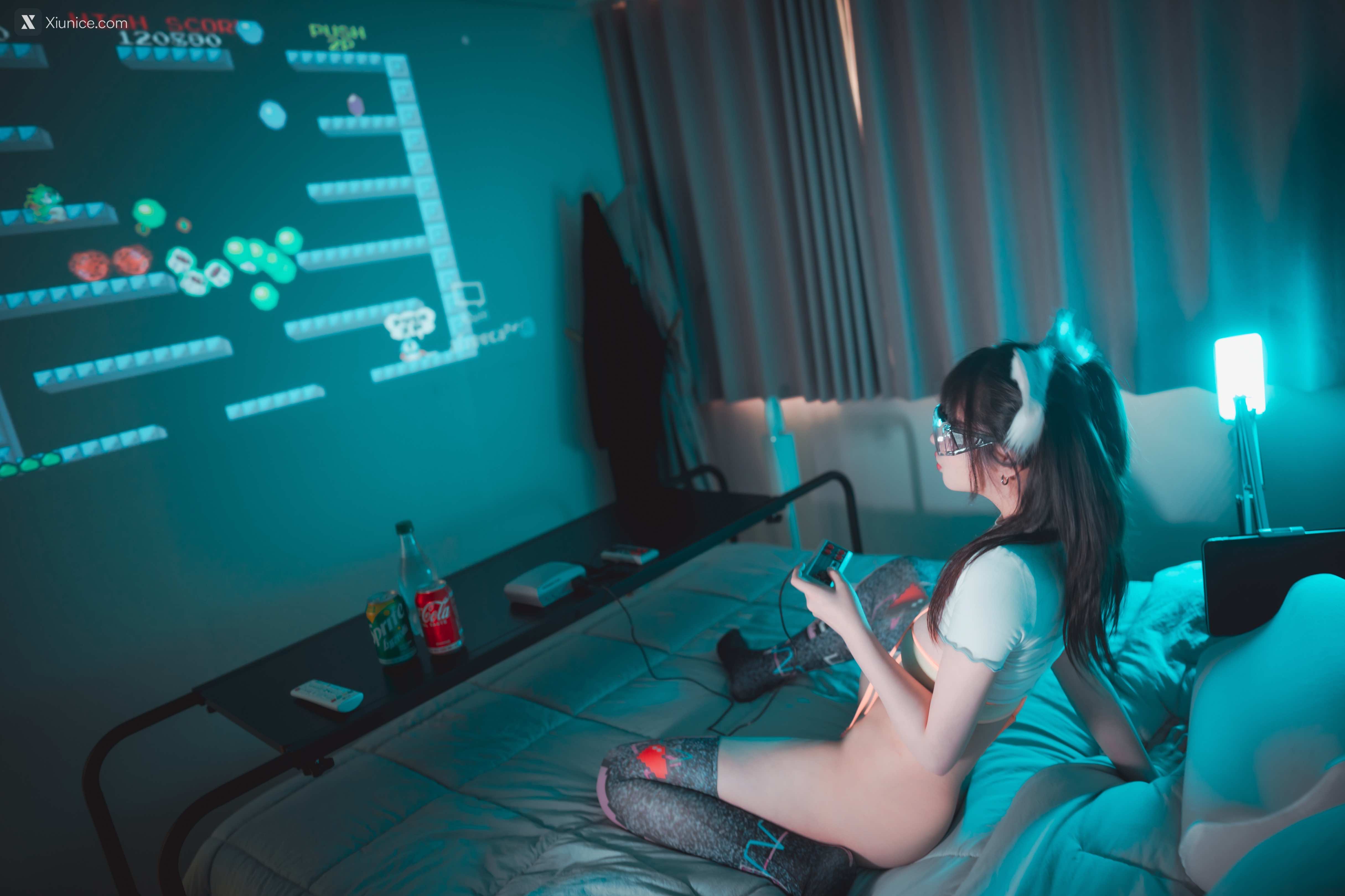 DJAWA Photo – Son Ye-Eun (손예은) – Retro Gaming Girl 4K