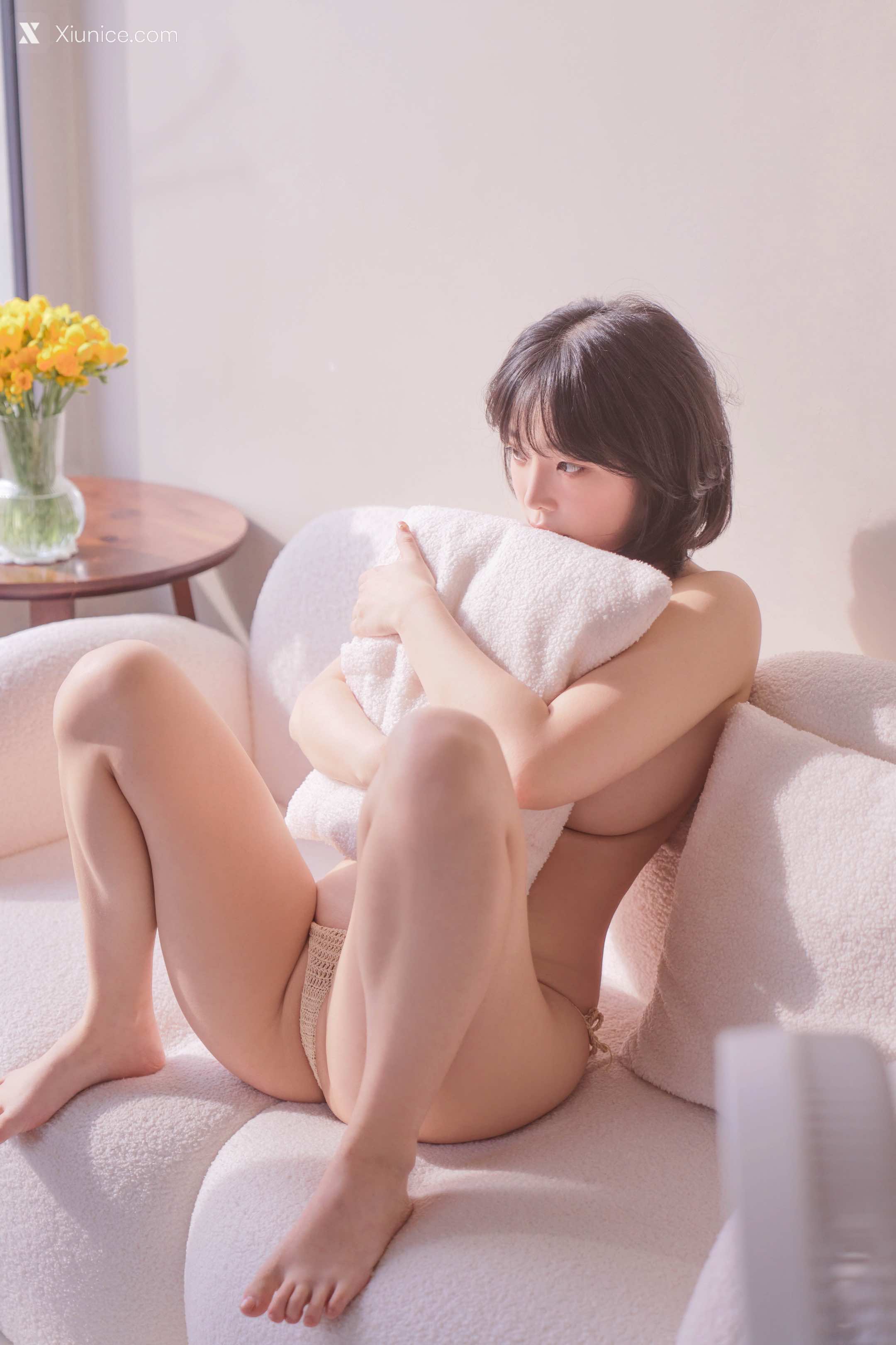 Kang In-kyung (강인경) – Girlfriend