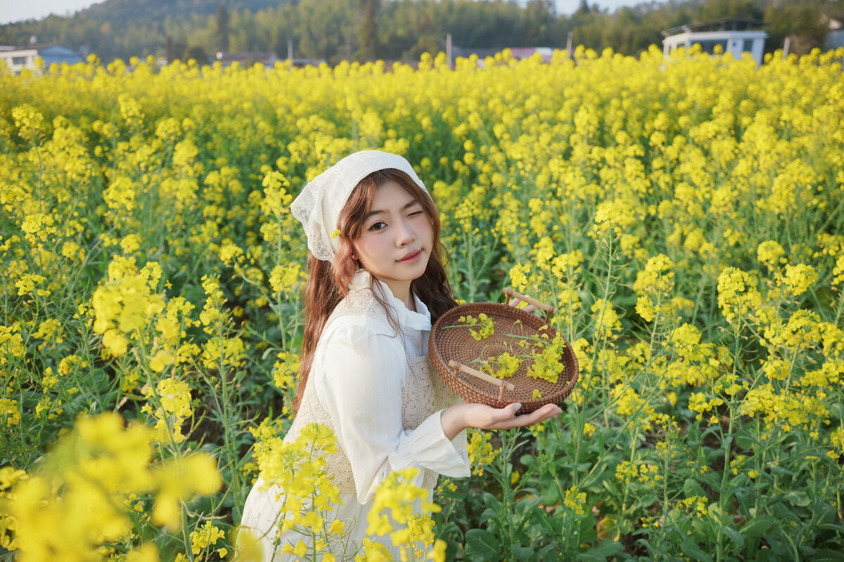 YiTuYu艺图语 Vol.10084 Jing Jing Yi