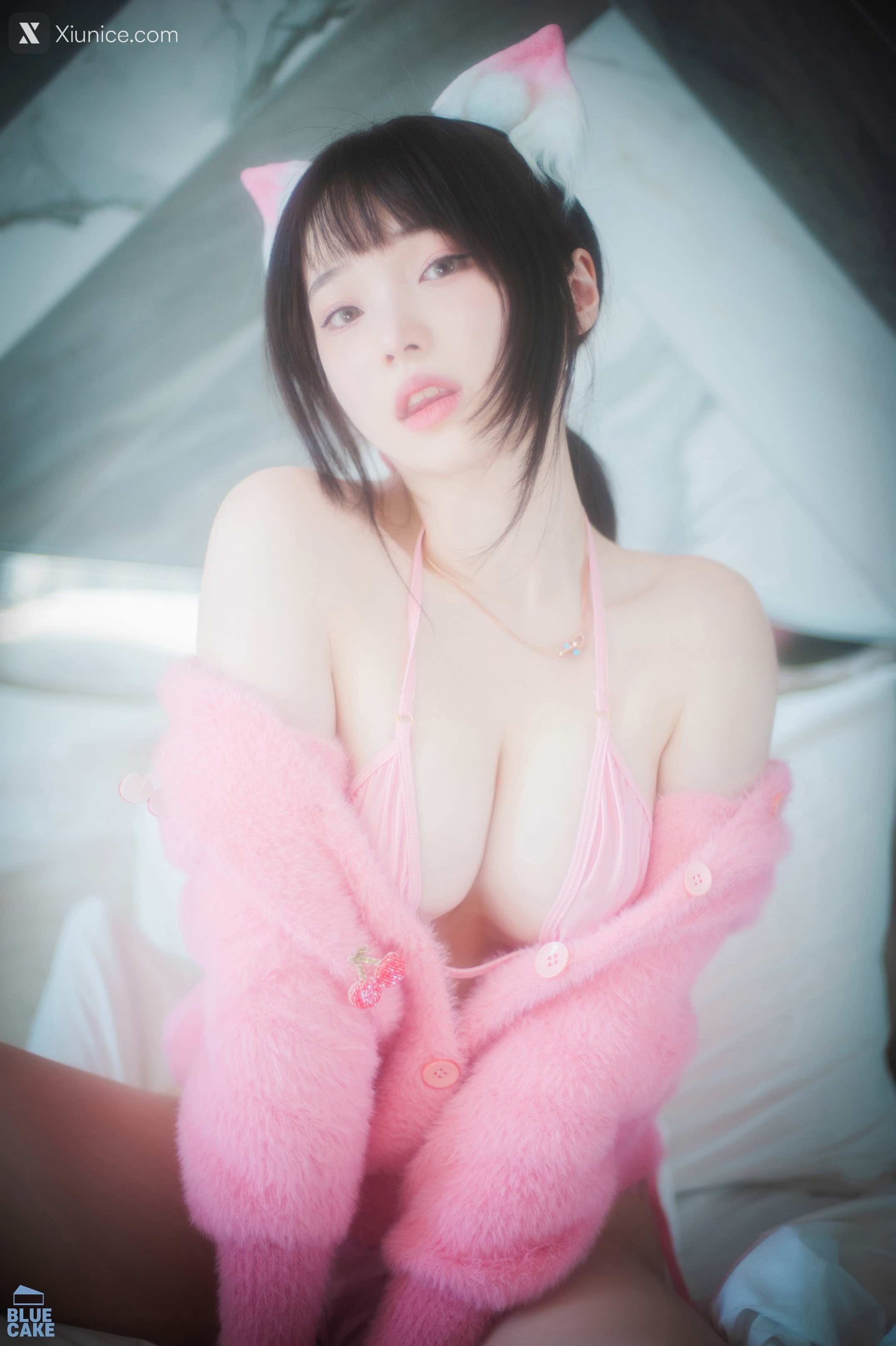 BLUECAKE Bambi (밤비) – Naughty Cats Pink & Mint RED 4K