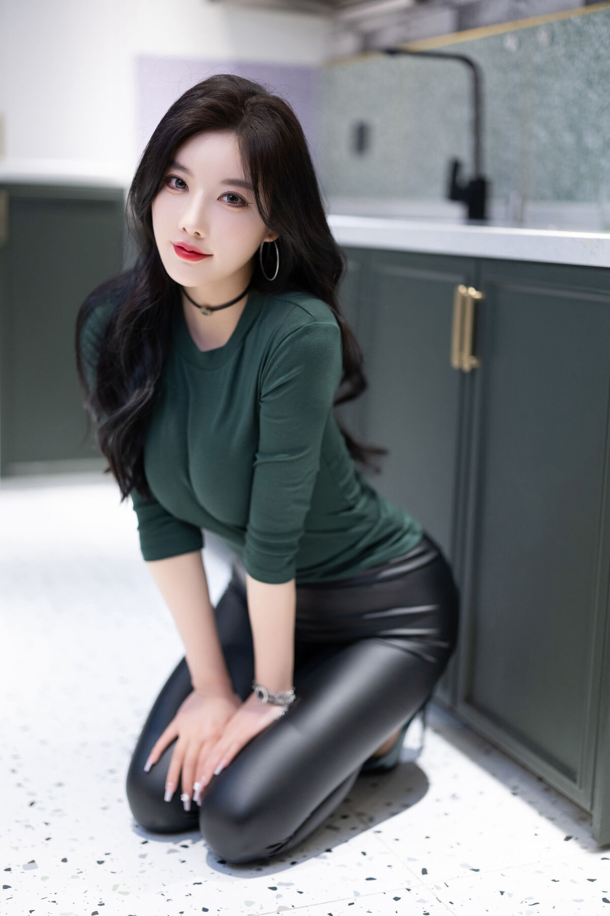 内购无水印 Yang Chen Chen 杨晨晨Yome - 秀人网模特 高跟肉丝无内 Part01