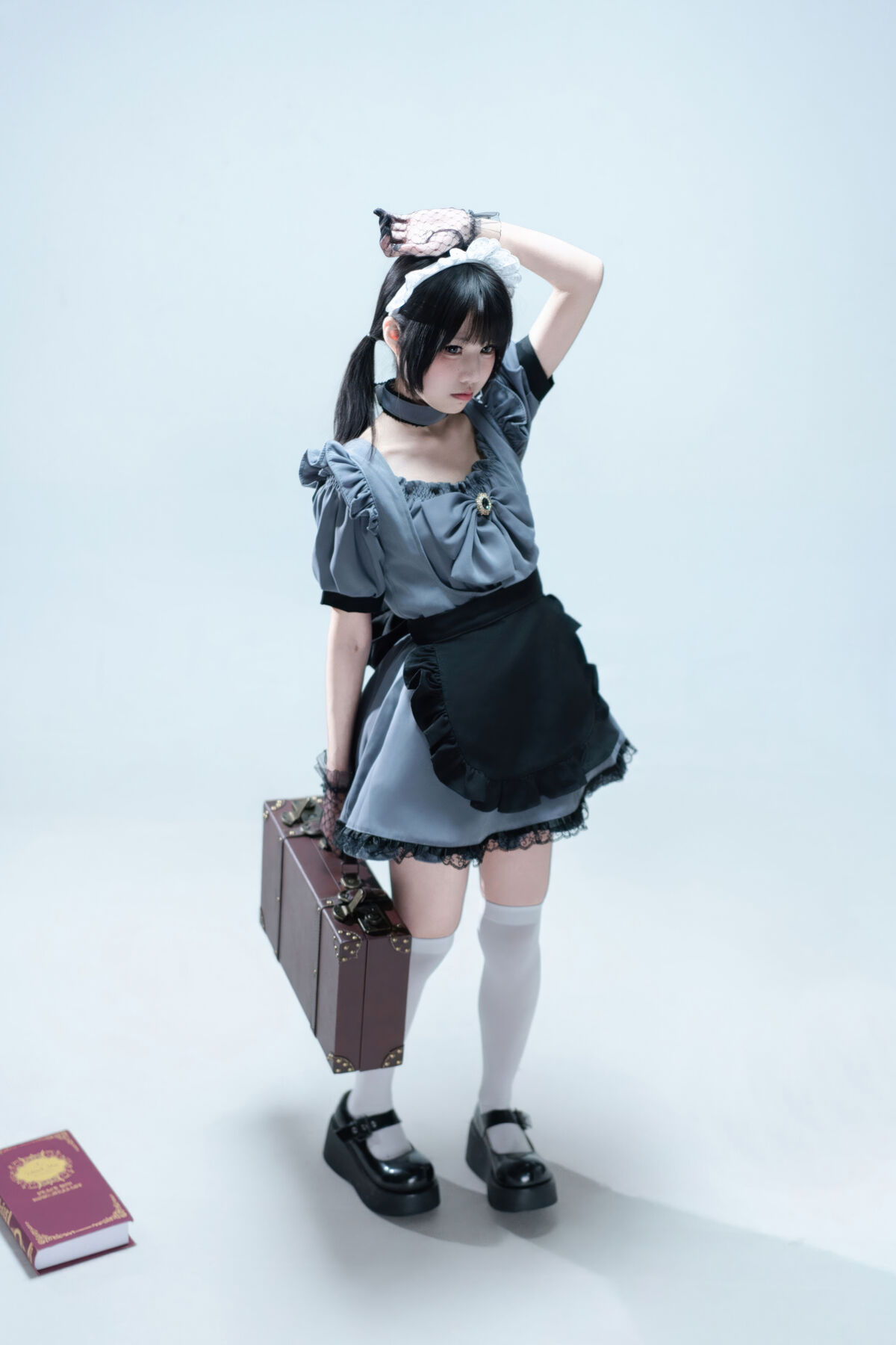 Coser@清水凪 - 手提箱与灰色女仆