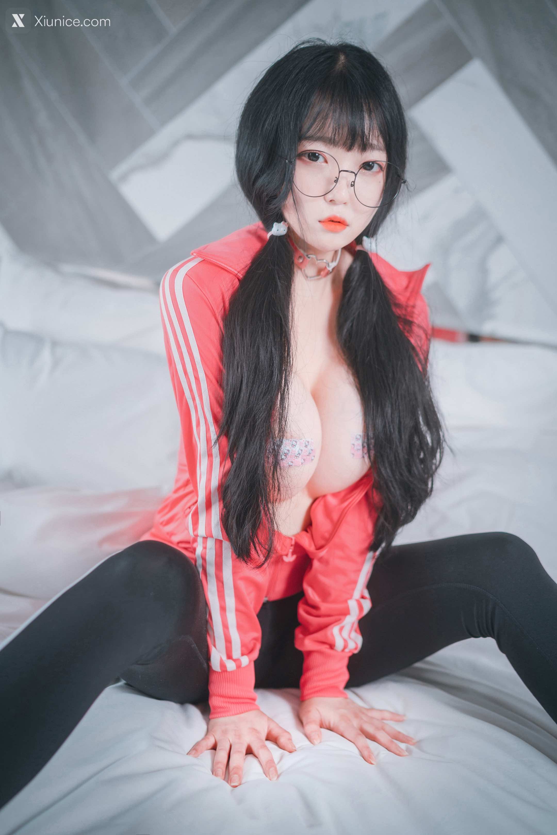 DJAWA Photo – Aram (아람) – “Hot Pink Jersey!” 4K