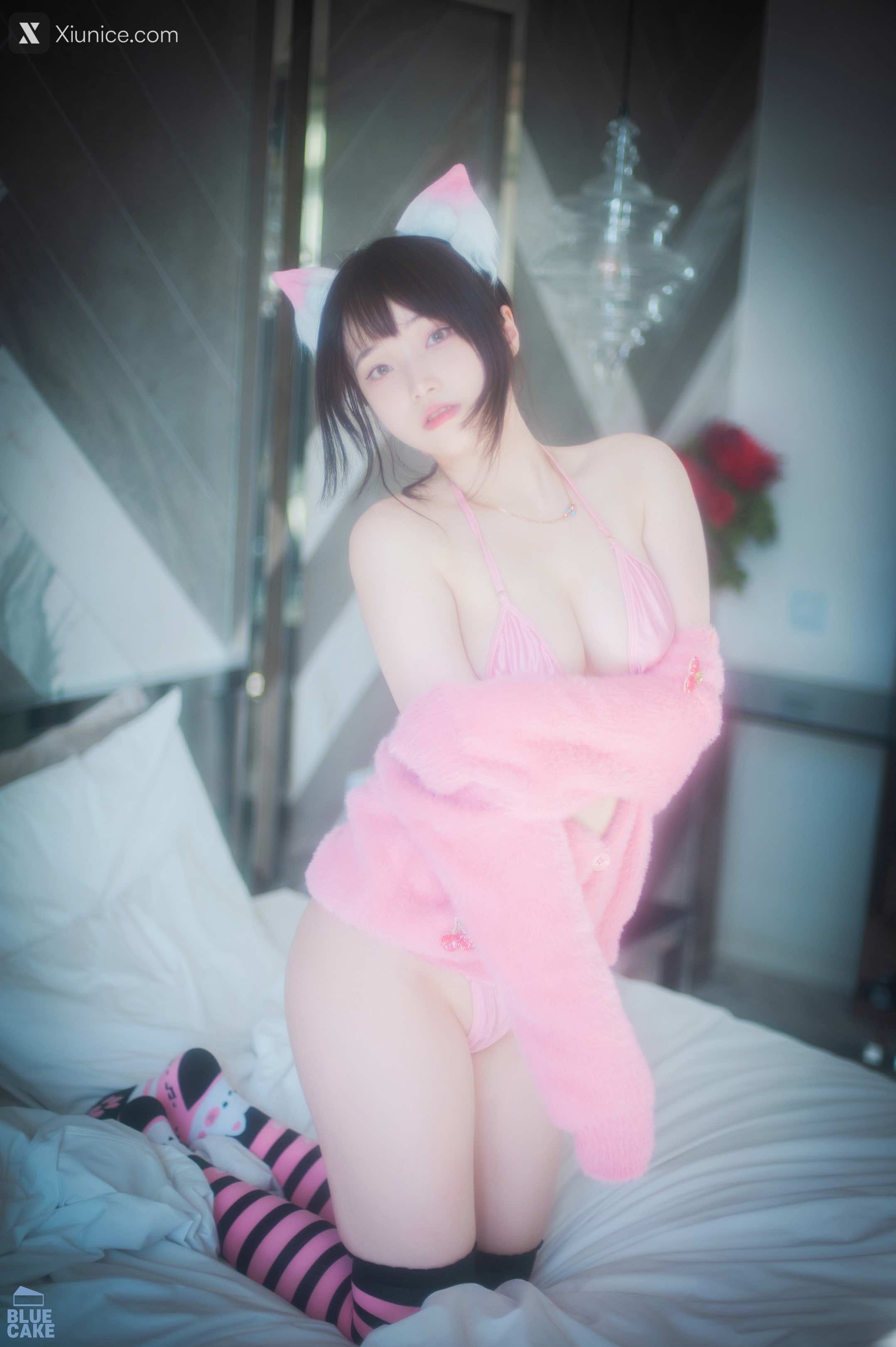BLUECAKE Bambi (밤비) – Naughty Cats Pink & Mint RED 4K