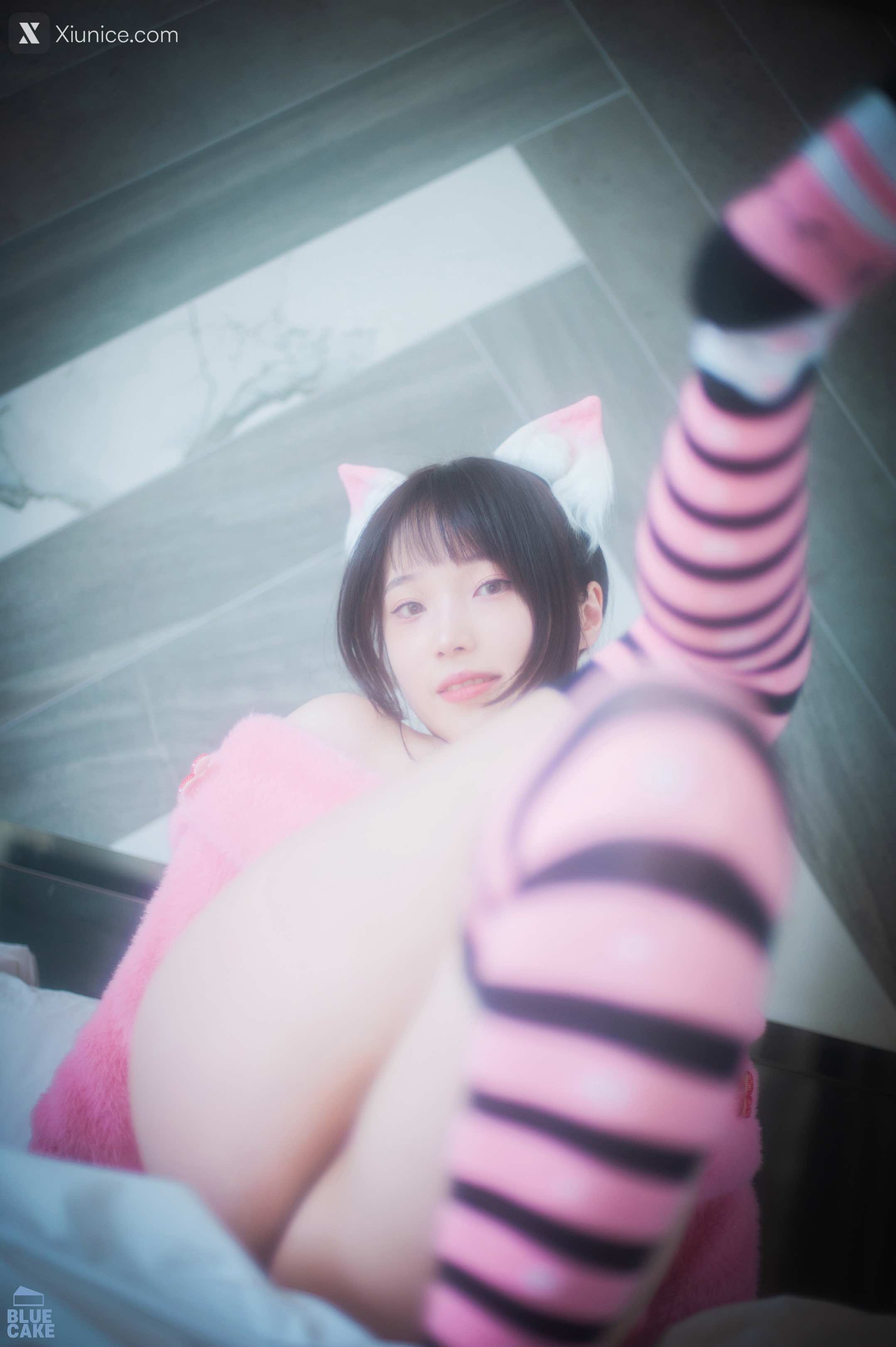 BLUECAKE Bambi (밤비) – Naughty Cats Pink & Mint RED 4K