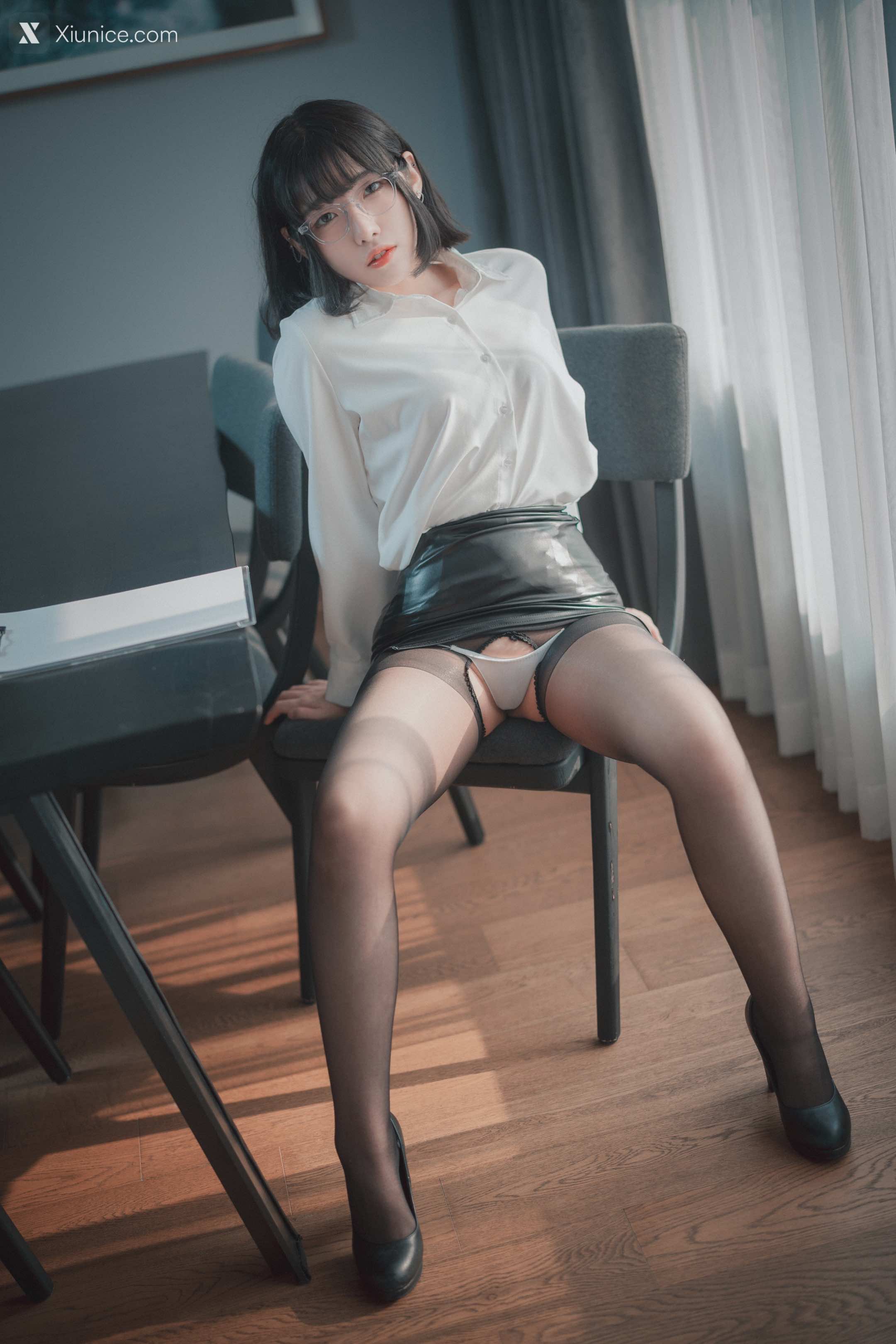 DJAWA Photo – Sonson (손손) – “Need Your Approval” 4K