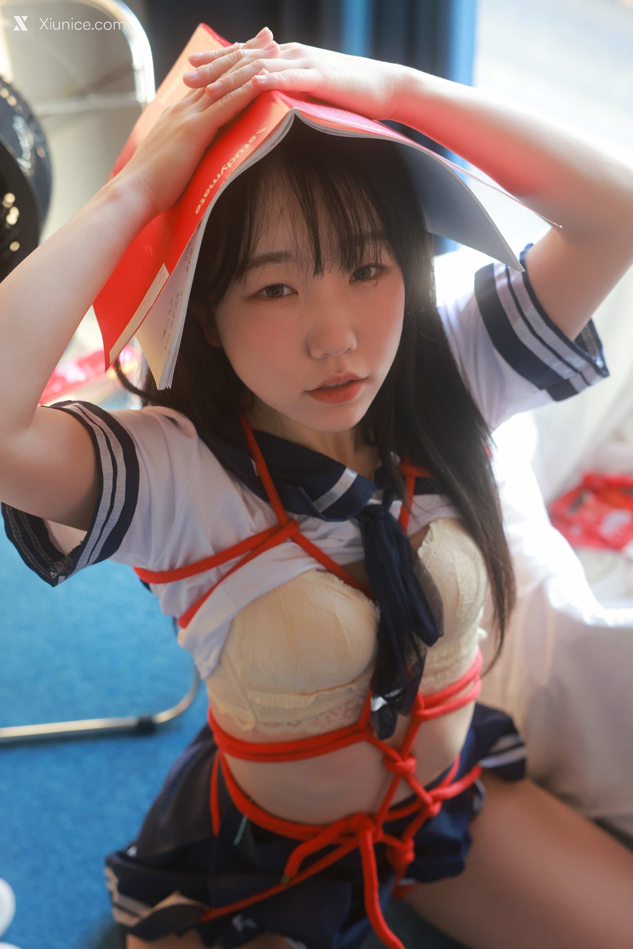 SweetBox Yeri – Packaging Girl 4K