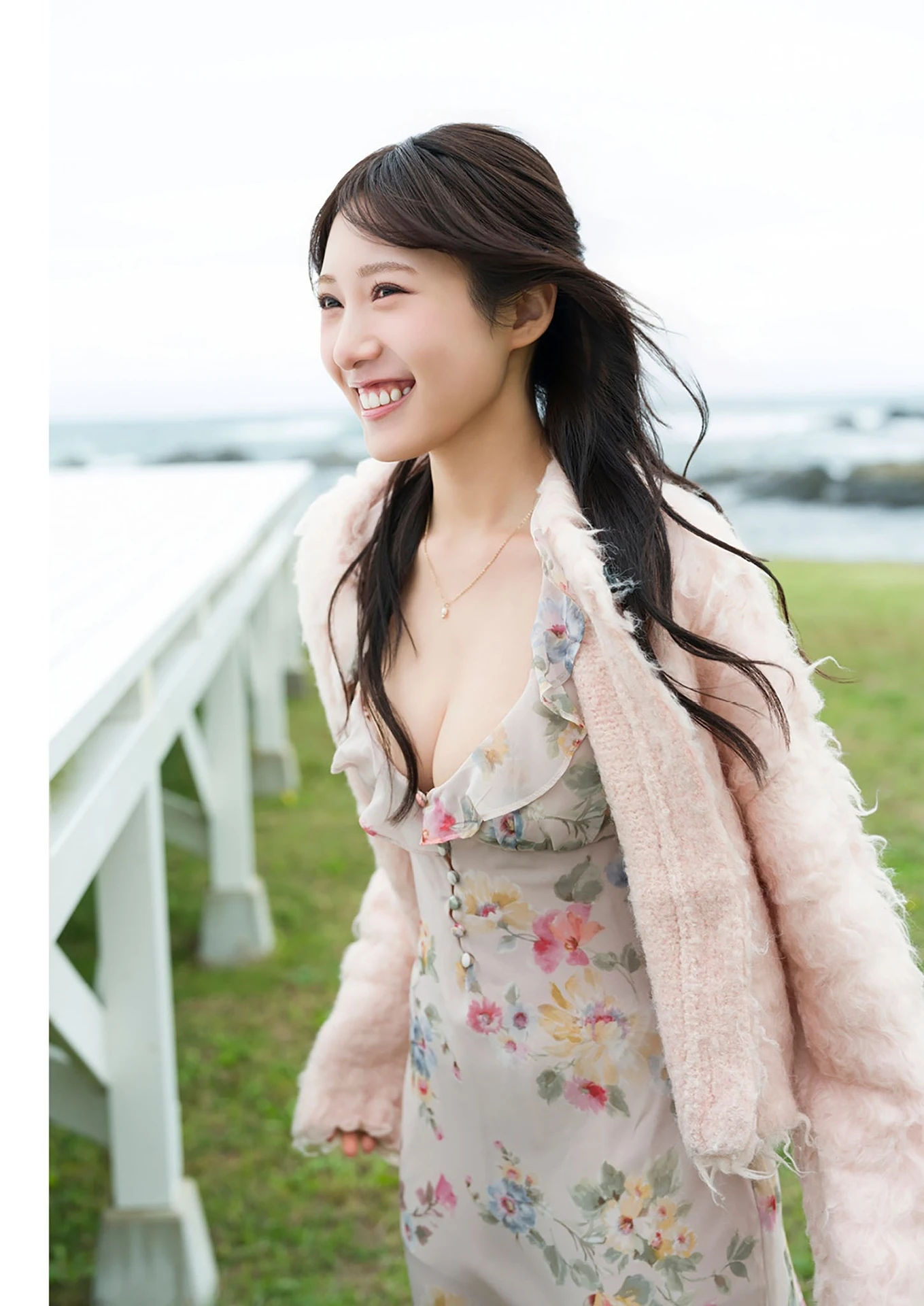 Sumire Yokono 横野すみれ, 写真集 「きみと、すみれ。」