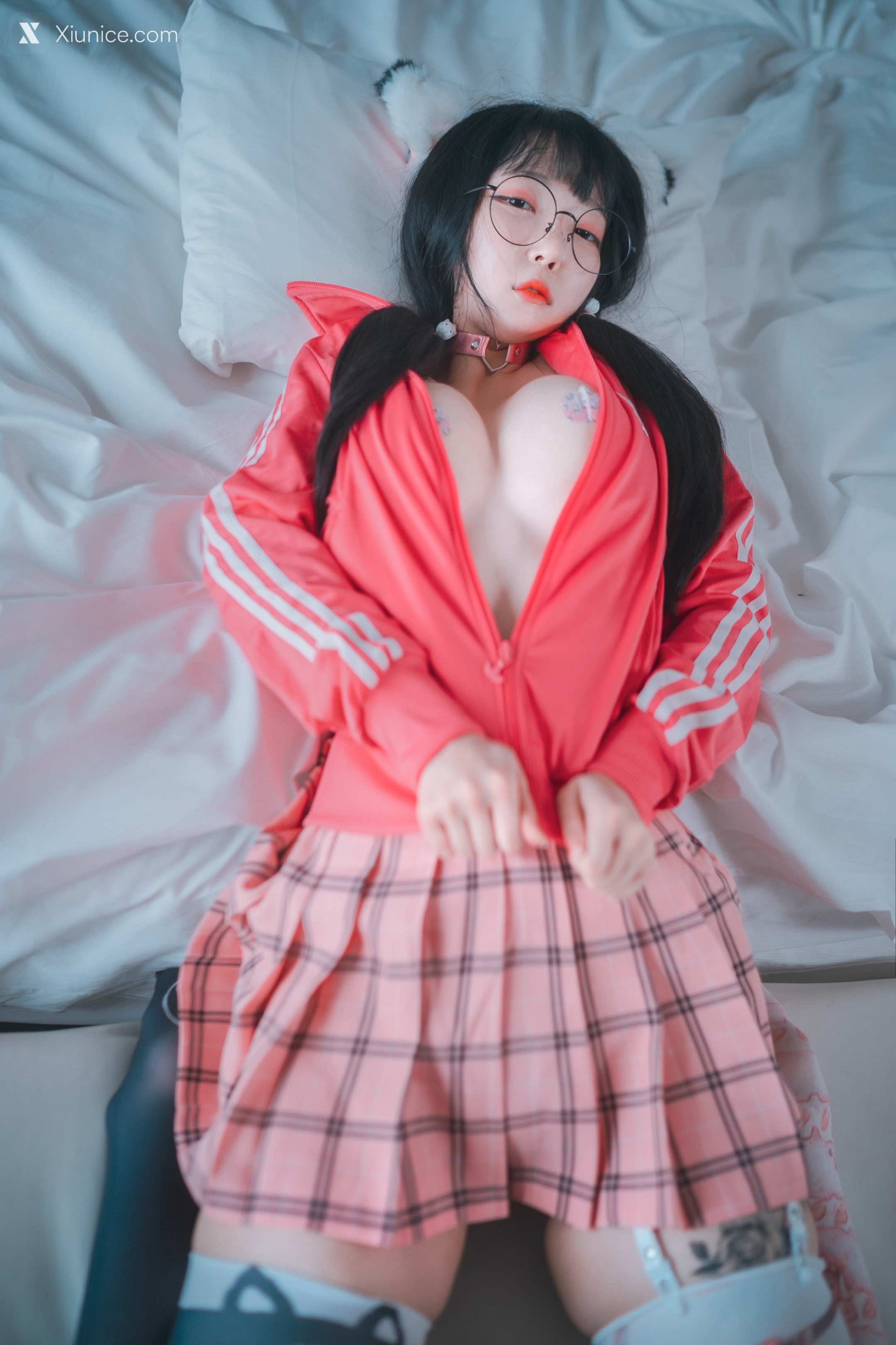 DJAWA Photo – Aram (아람) – “Hot Pink Jersey!” 4K