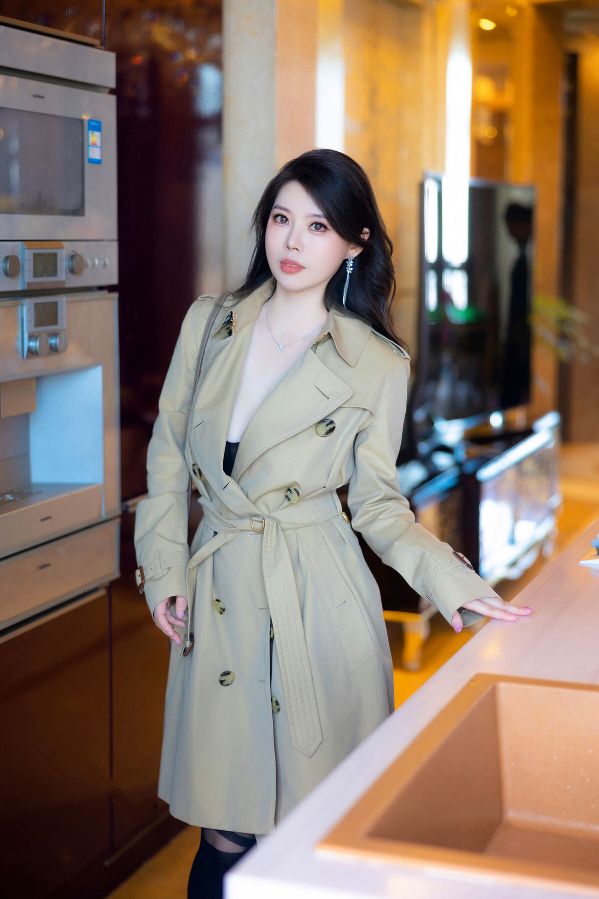 内购无水印 Bai Ru Xue 白茹雪 - 秀人网模特 黑丝风衣