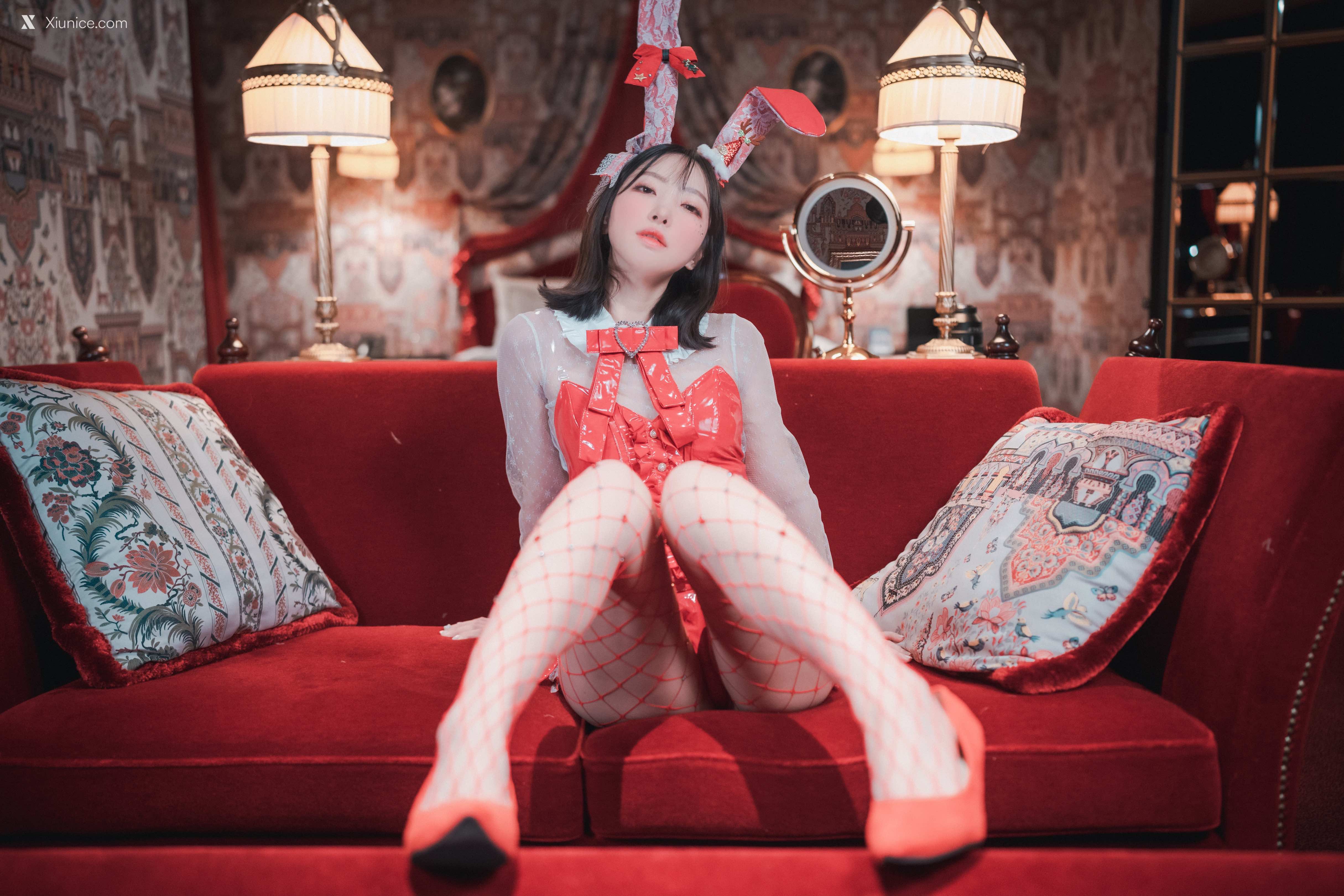 DJAWA Photo – HaNari (하나리) – Christmas Special 4K