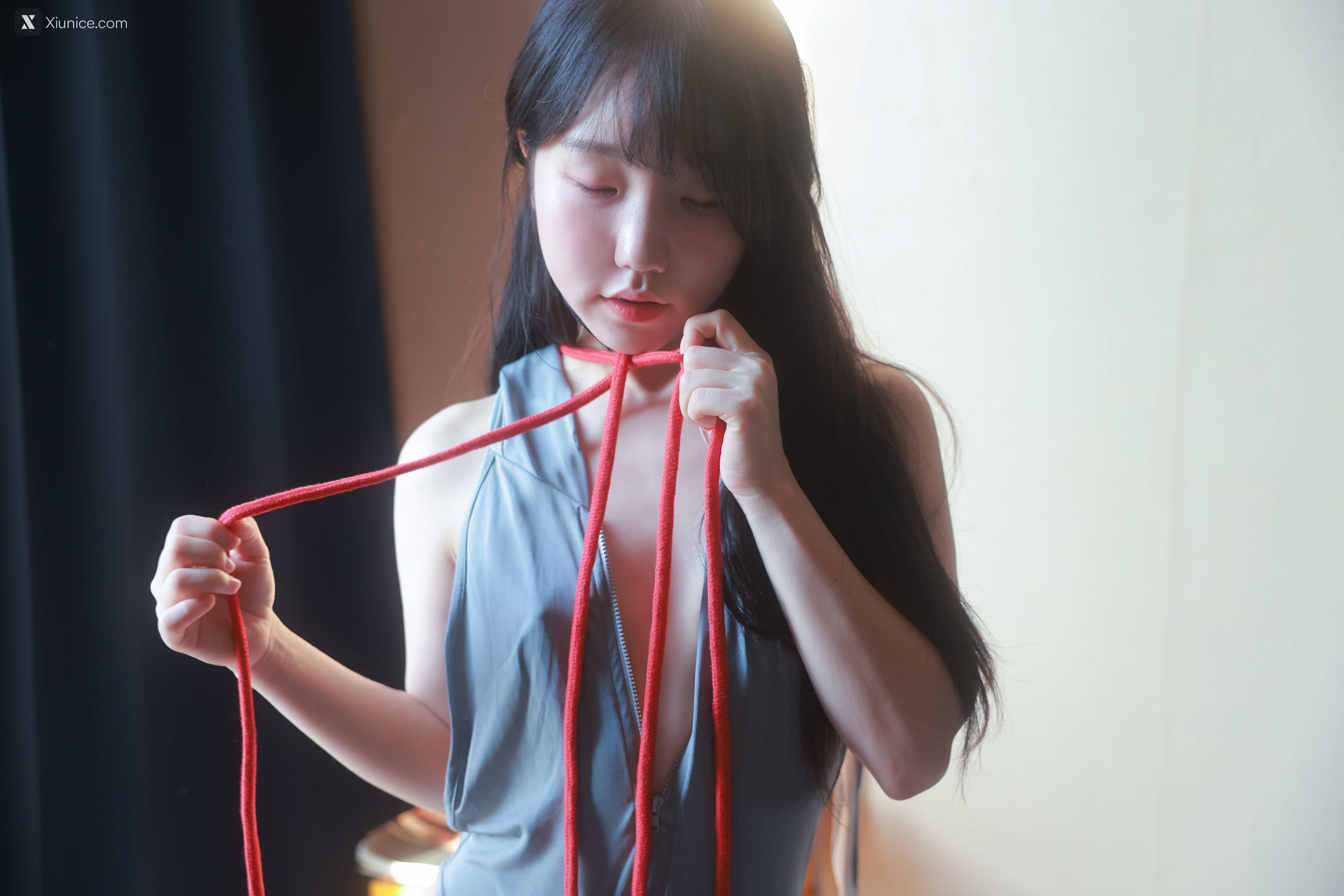 SweetBox Yeri – Packaging Girl 4K