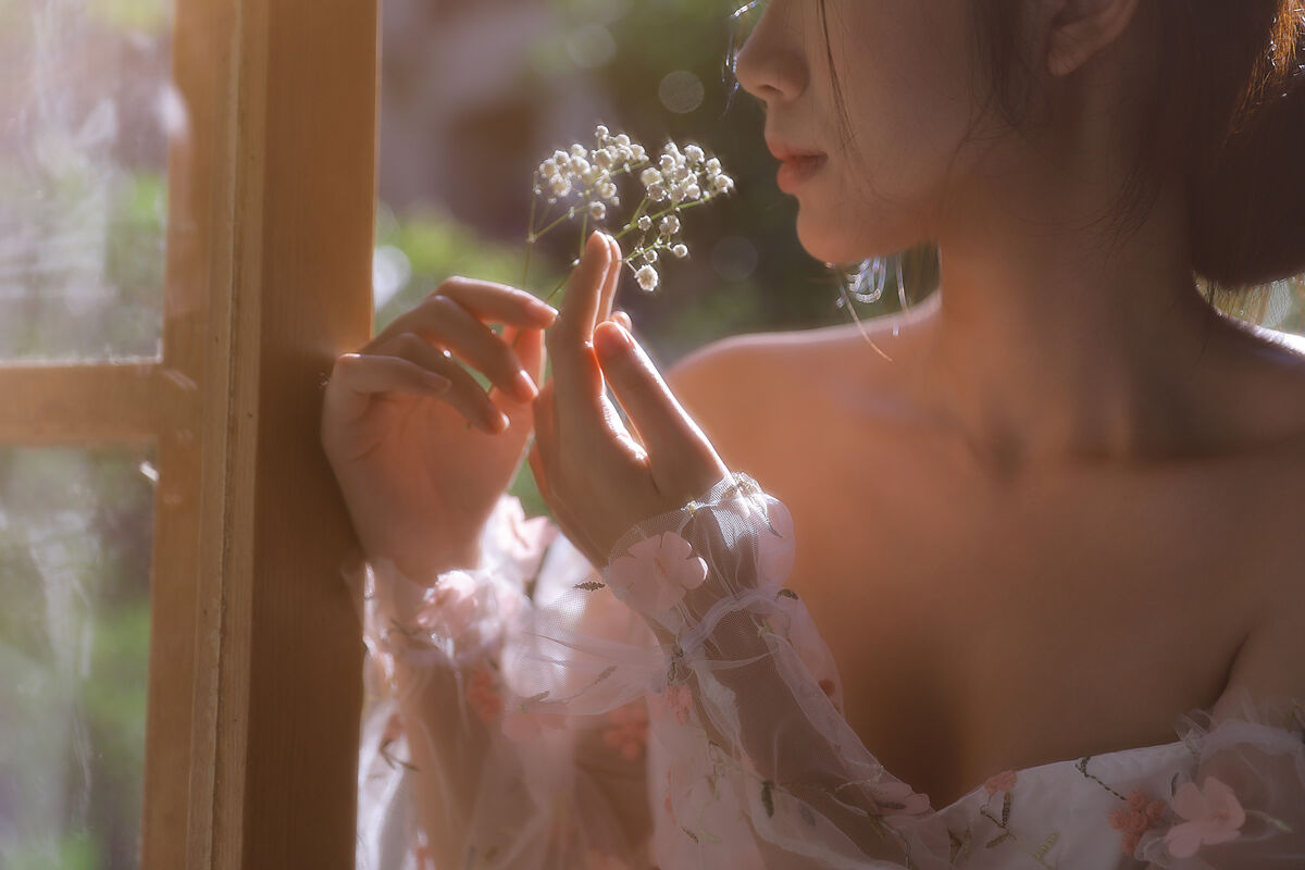 YiTuYu艺图语 Vol.10130 Liu Liu