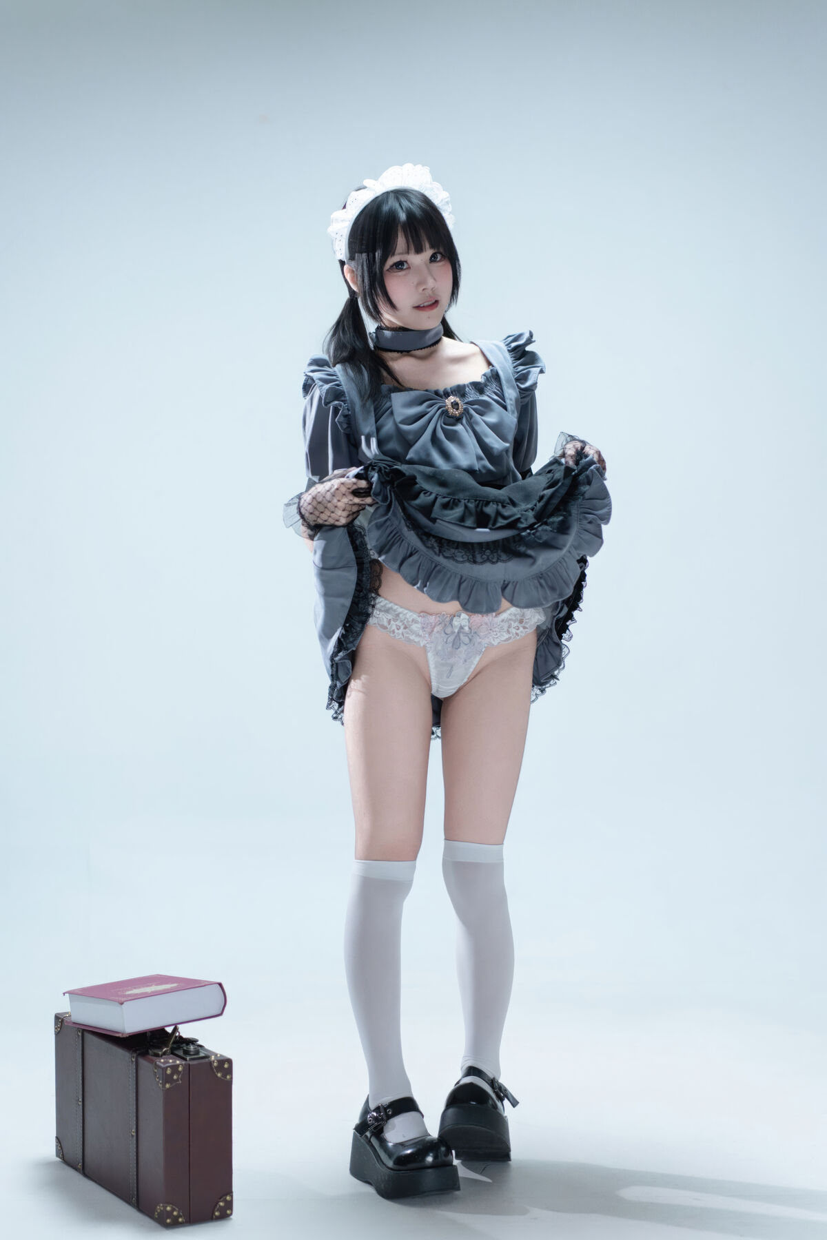 Coser@清水凪 - 手提箱与灰色女仆