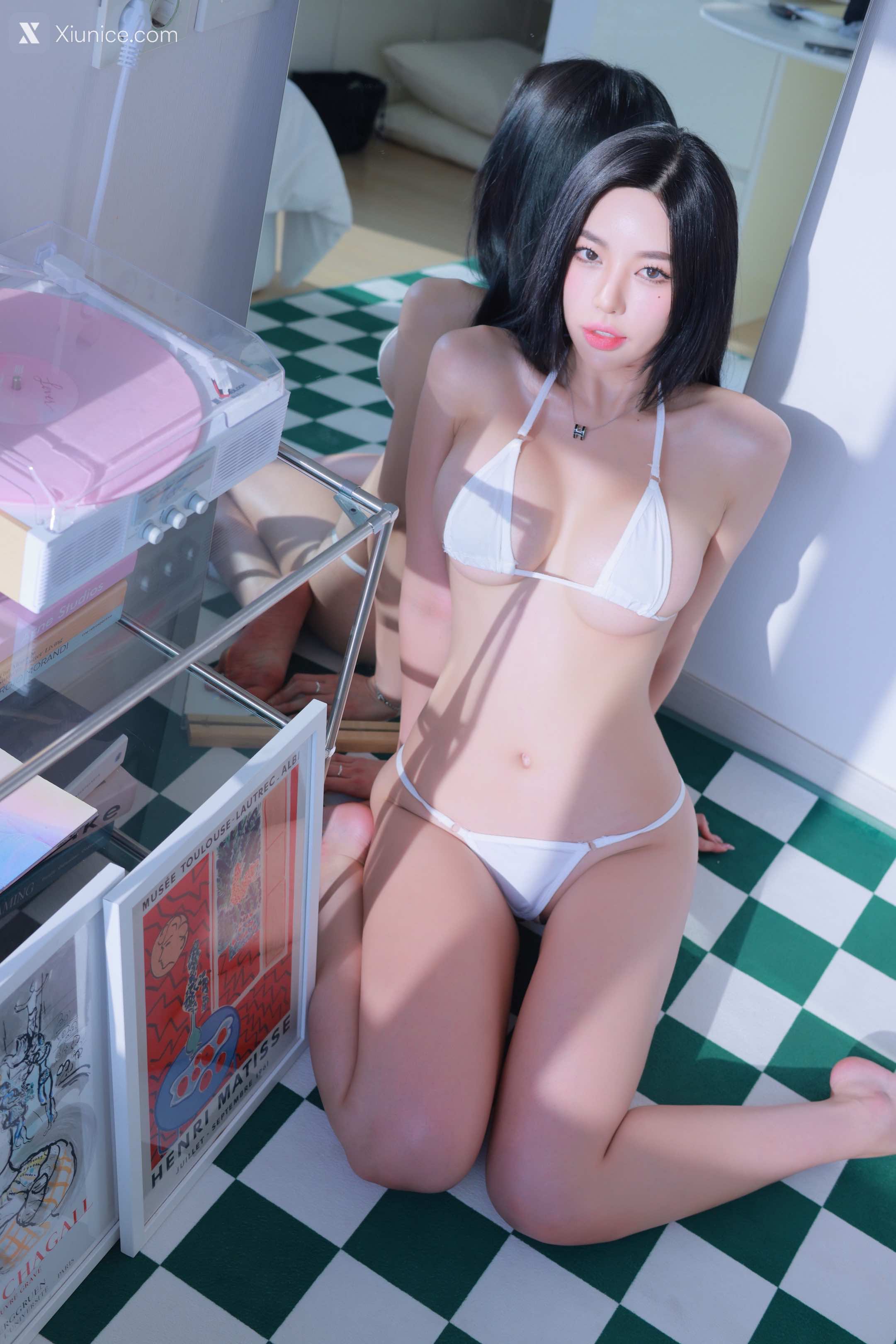 Dongeuran (동그란) – Micro Bikini 4K