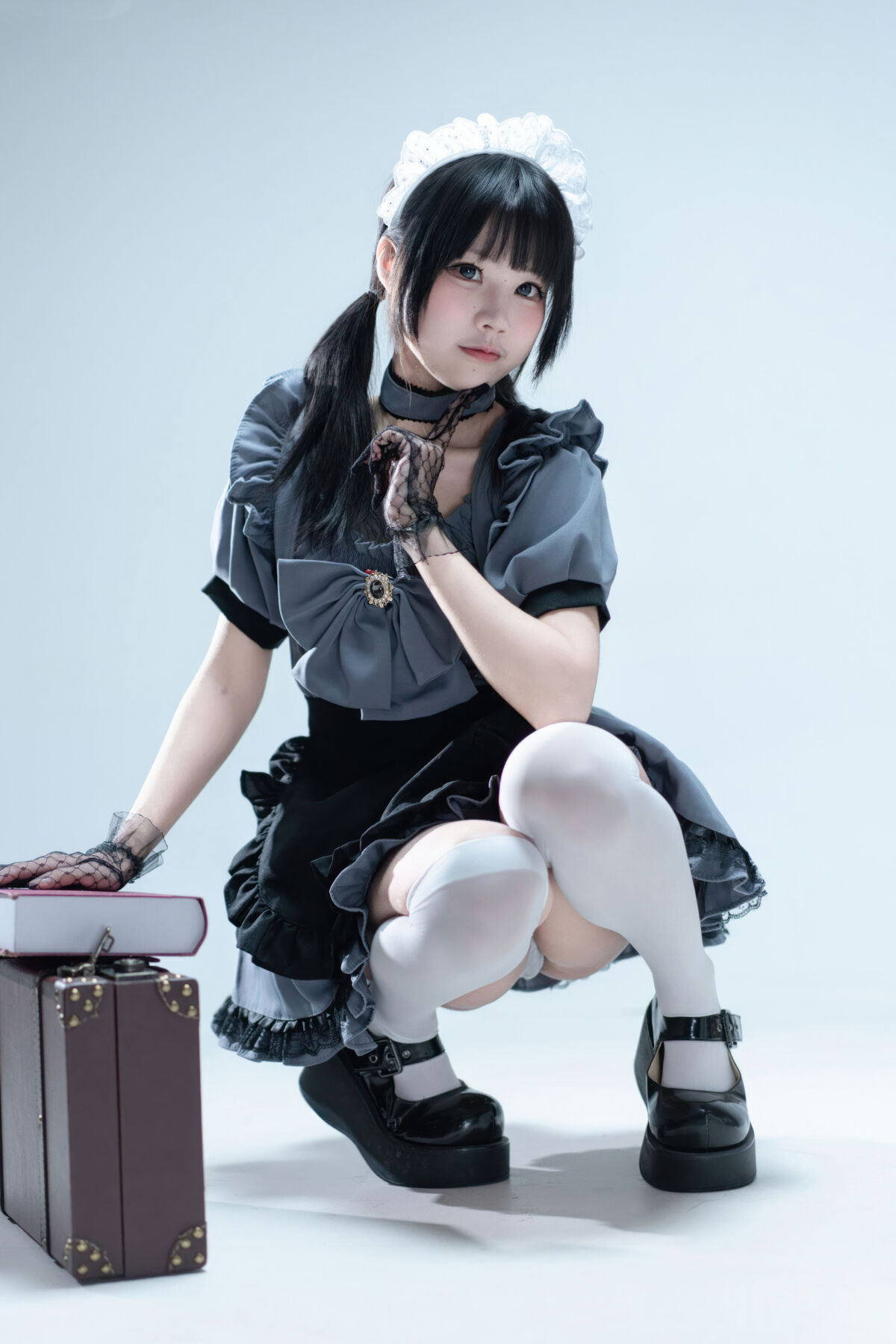 Coser@清水凪 - 手提箱与灰色女仆
