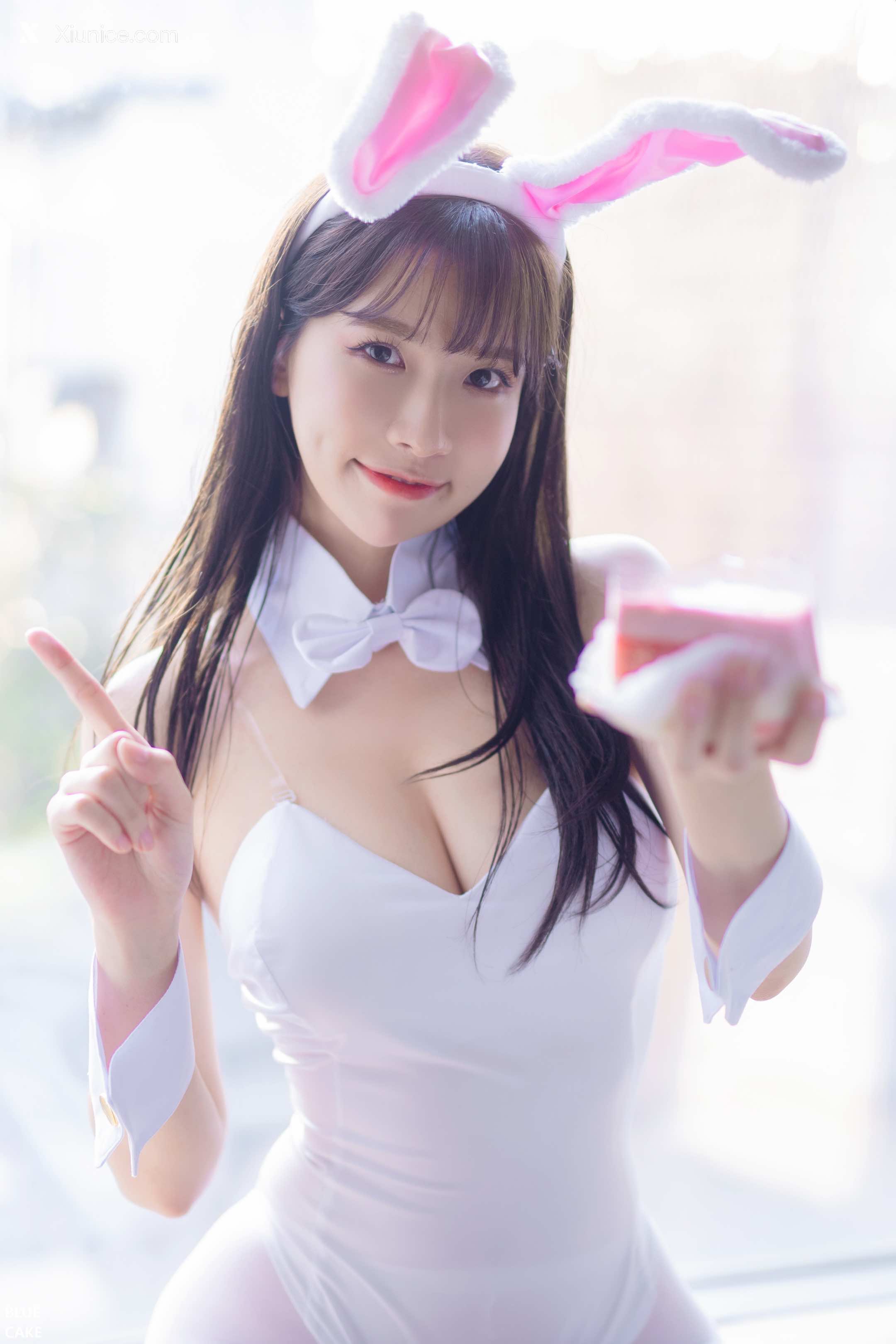 BLUECAKE Ahrin – White Black Bunny – BlueCake 4K