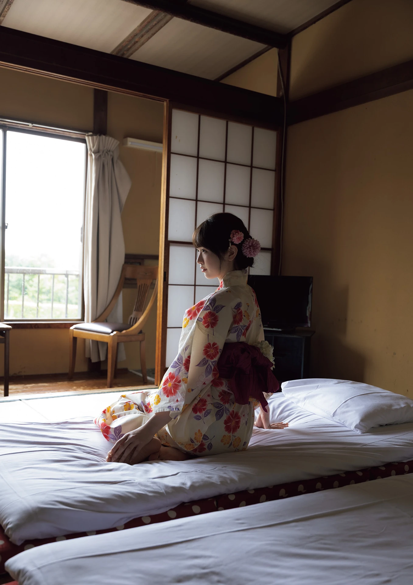 Emika Shirakami 白上咲花, 写真集 「Blooming」 Set.03