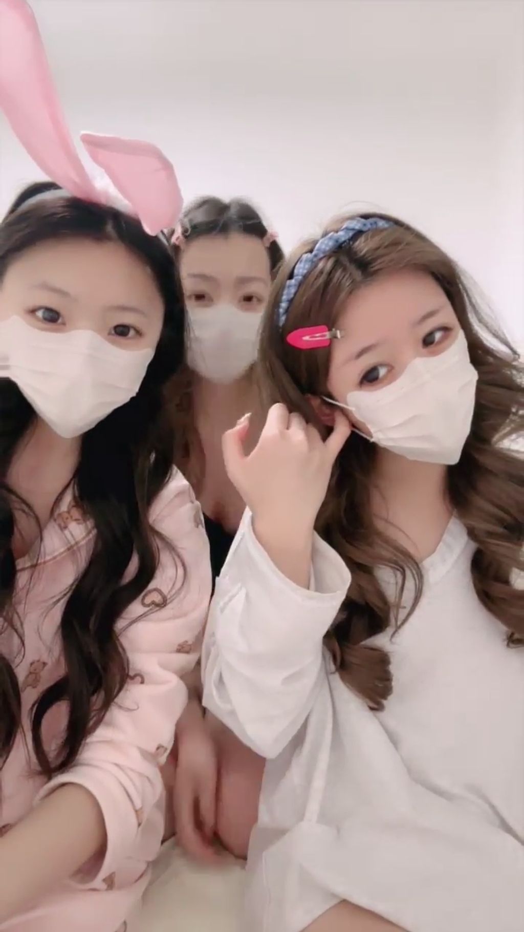 闺蜜至上: 三个大学生裸舞 青春无敌 5 闺蜜至上: 三个大学生裸舞 青春无敌