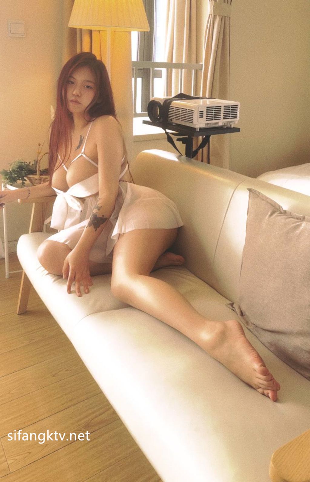 [OtherXXX] Mico板烧鸭鸭： X高价福利视频写真