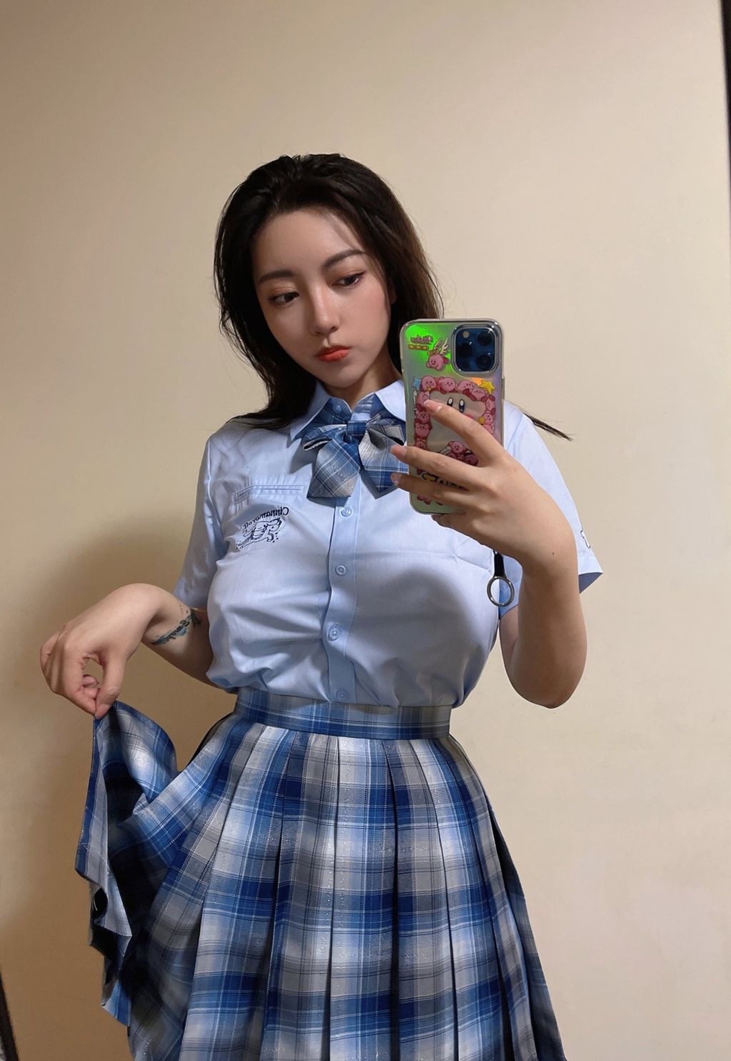 酒月： 极品巨乳 人前露出私拍