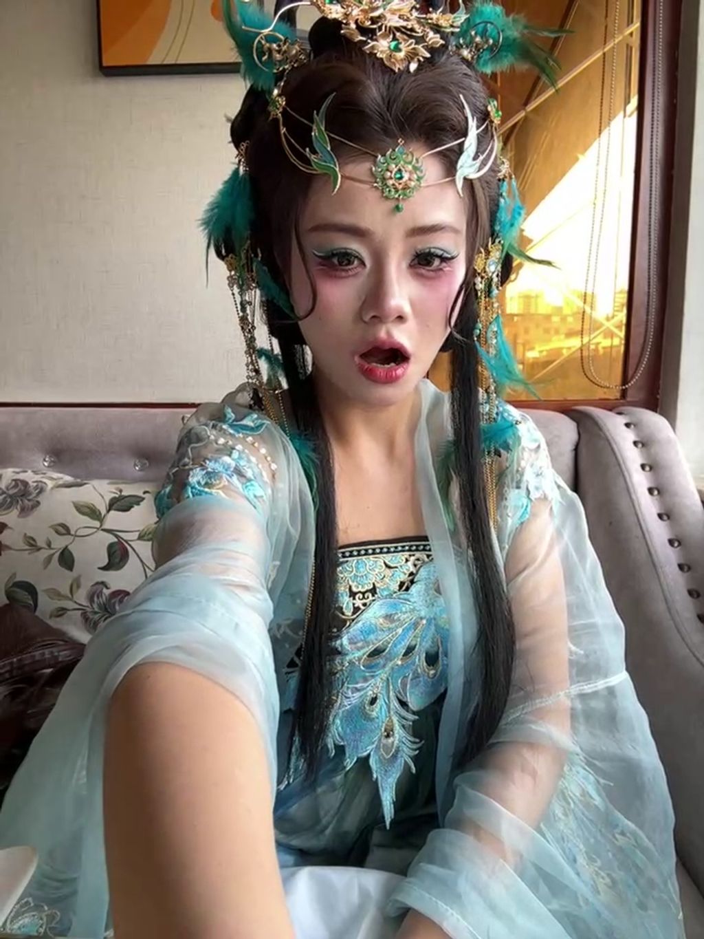 AsiaGoodLuck： 户外达人丝袜 公园 室内公共场所露出 长裙下塞跳蛋 #01