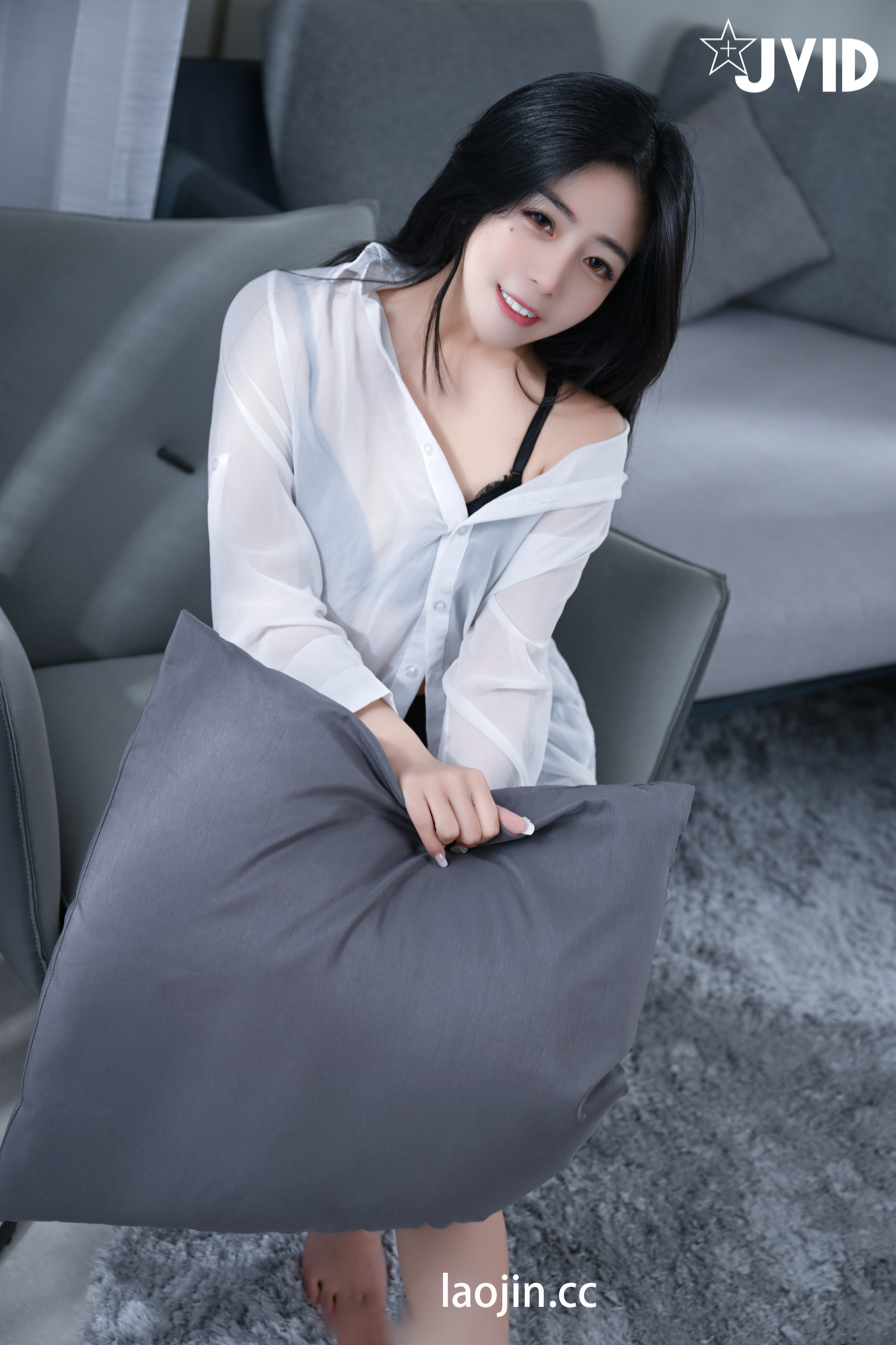 [JVID] 宋雨川 – 新到女同事上班第一天前先到我家裡作個拜訪