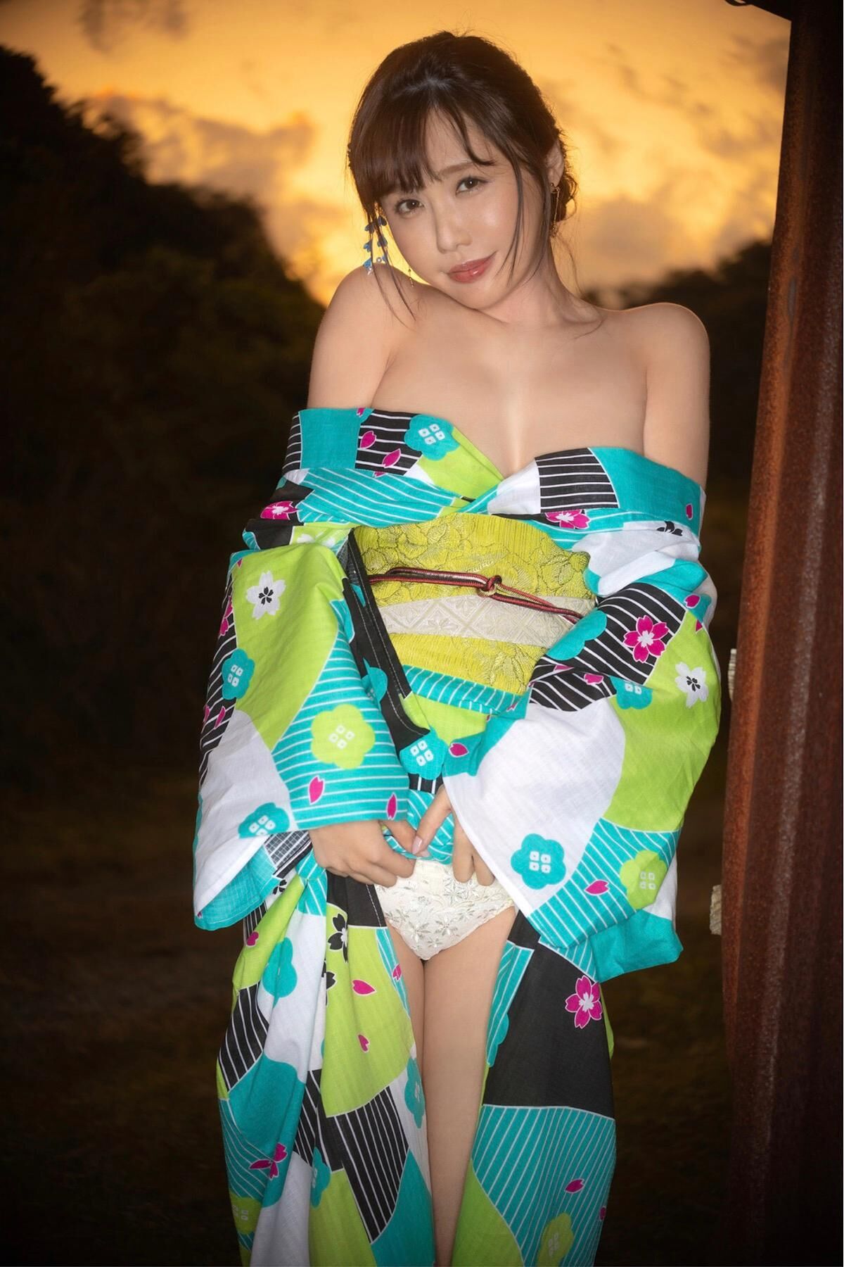 PANCHIRA - 全編制服パンチラ写真集 02