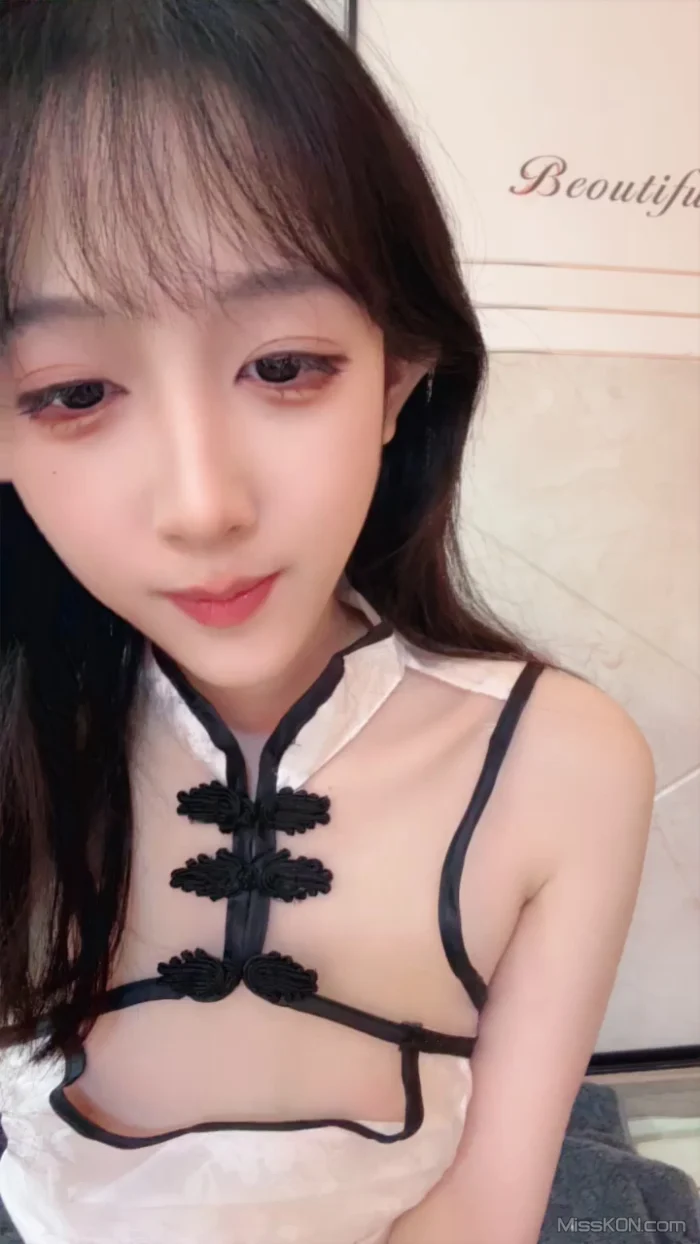 [OtherXXX] 张宝宝： 超级漂亮 校花下海内射