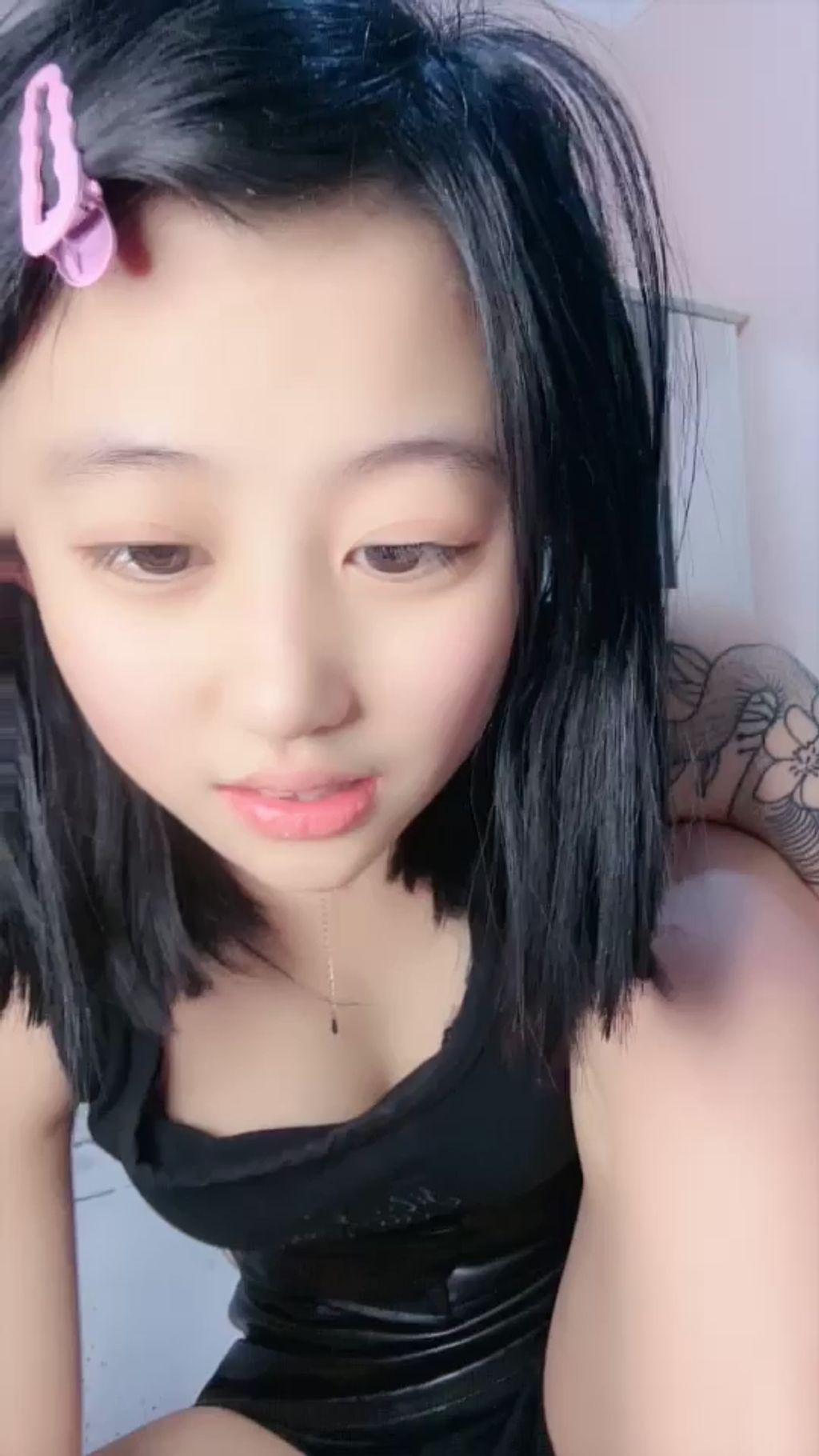 小祺饿了: 清纯白嫩学妹裸舞 美乳一线天粉鮑 2 小祺饿了: 清纯白嫩学妹裸舞 美乳一线天粉鮑