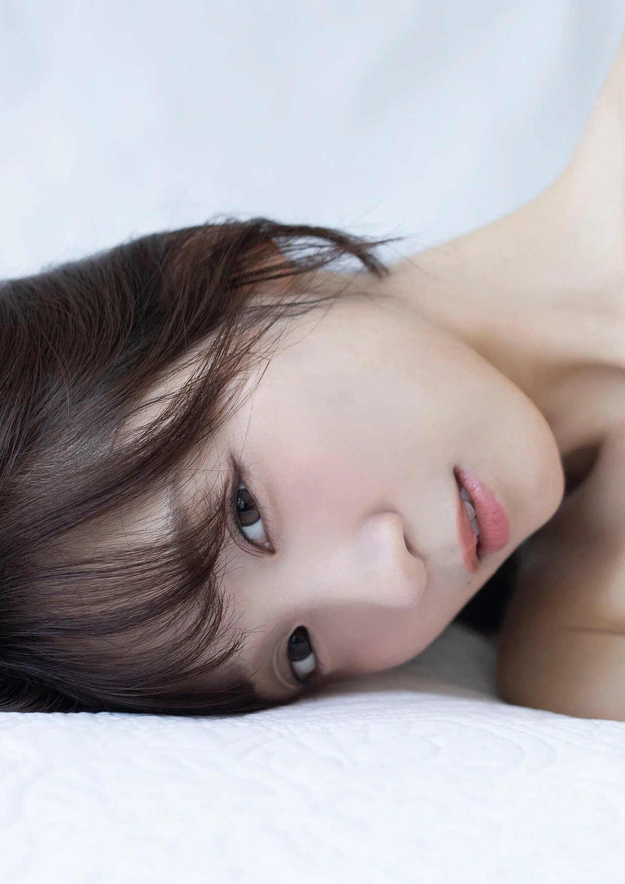 Moe Iori 伊織もえ, 写真集 スピサン グラビアフォトブック [幽かな休日]