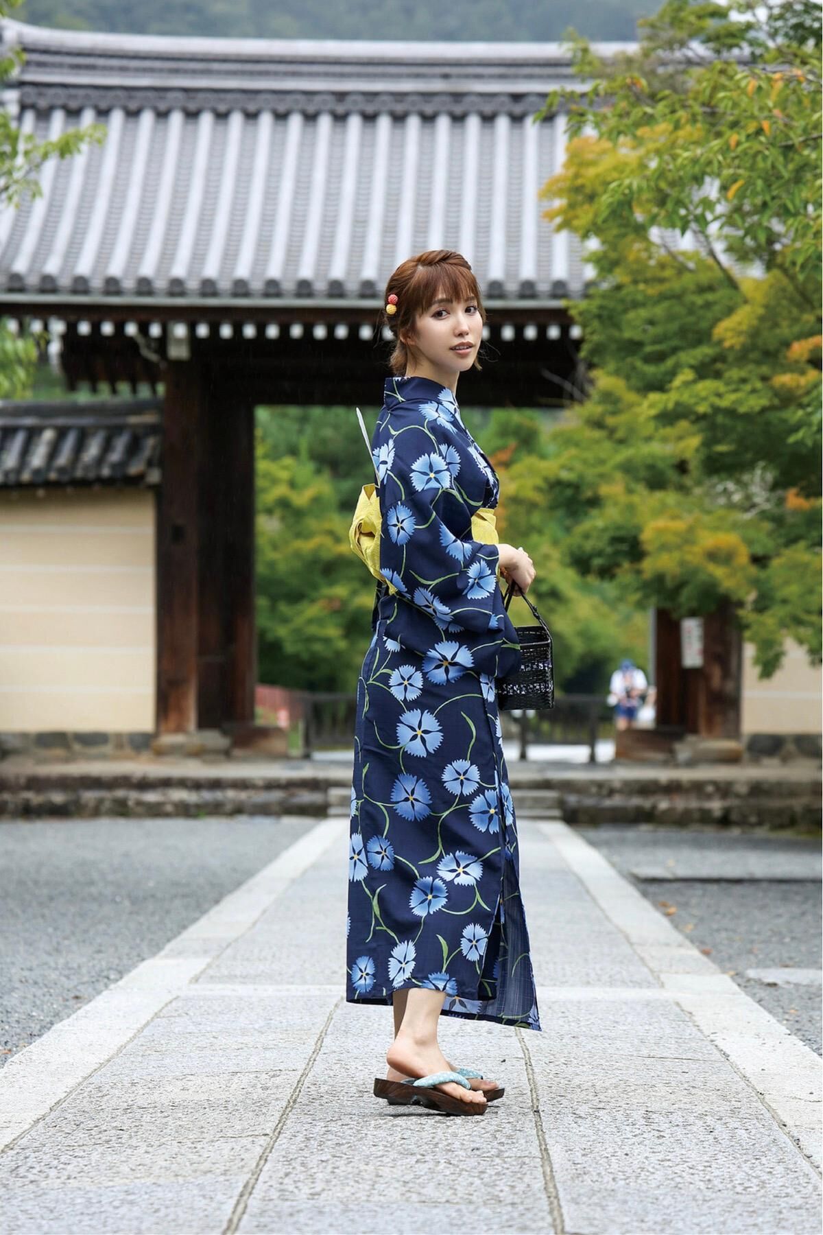 Shiori Tokunaga 徳永しおり - Travel Guide 旅のしおり