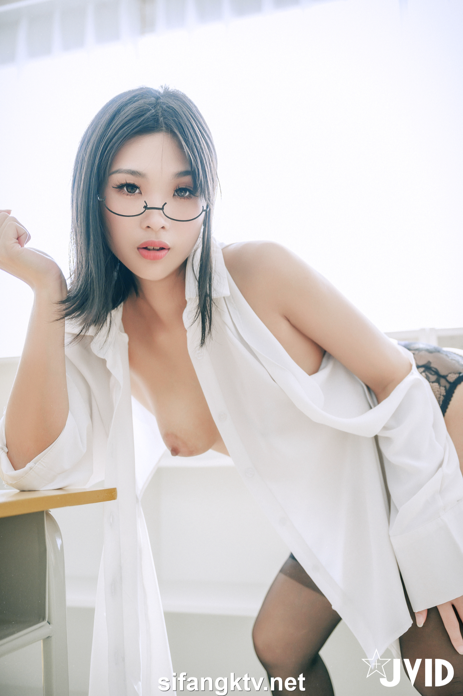 [JVID] 露露咪 – 性愛成癮の性感女教師