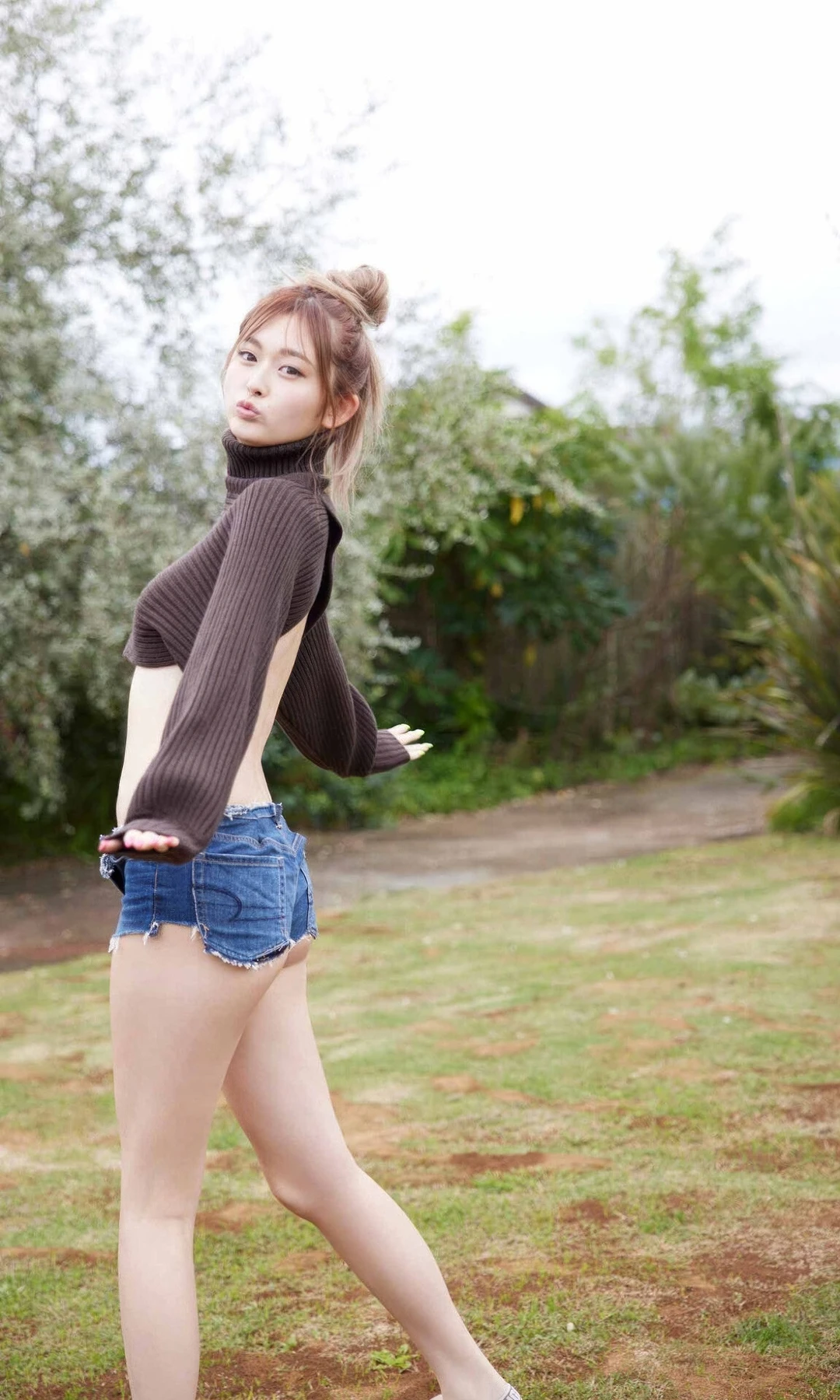 Yuuchami ゆうちゃみ, 週プレ Photo Book 「ギャルと清楚の二刀流！！」