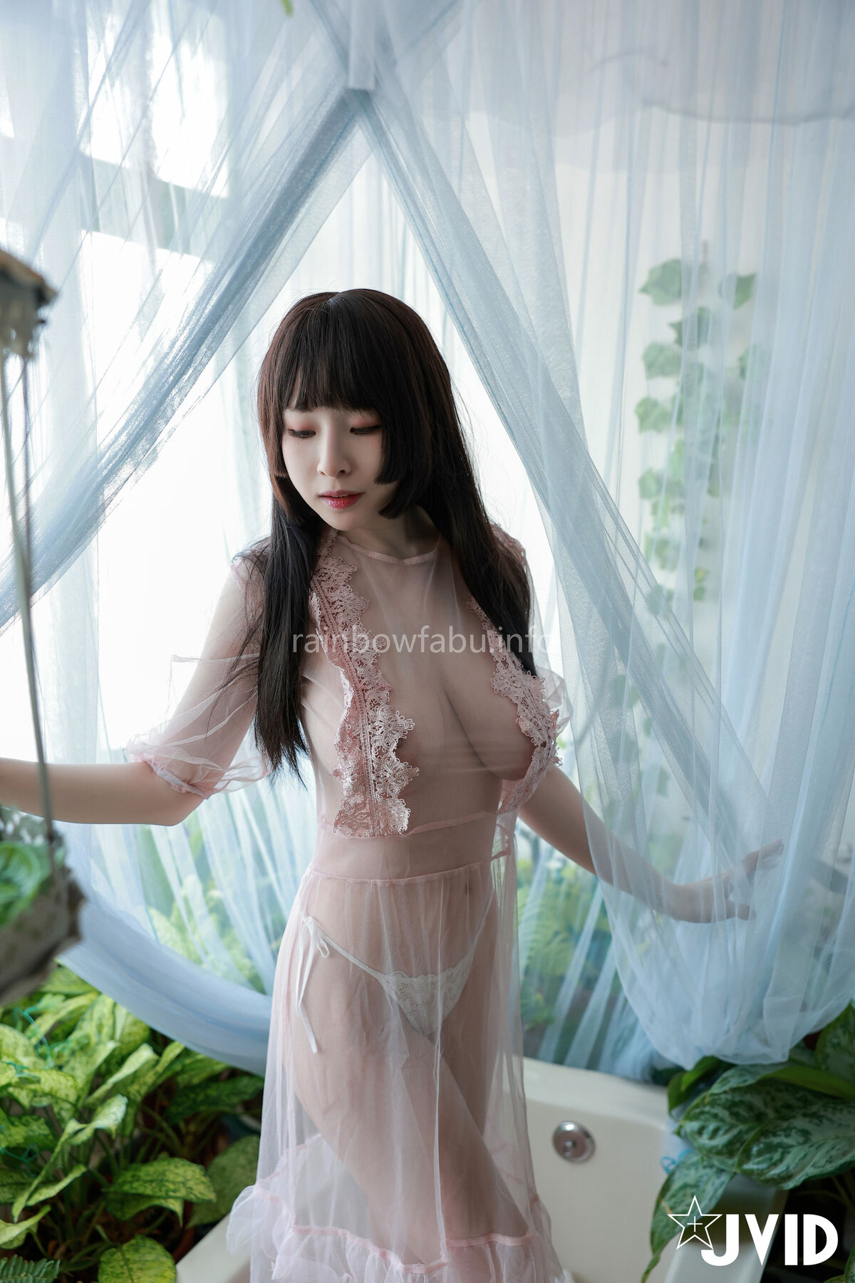 Li Fei Er 黎菲兒 - 菲兒在花叢中蹦出誘人巨乳彈出渾圓翹臀 極限邊緣的挑逗 Part02