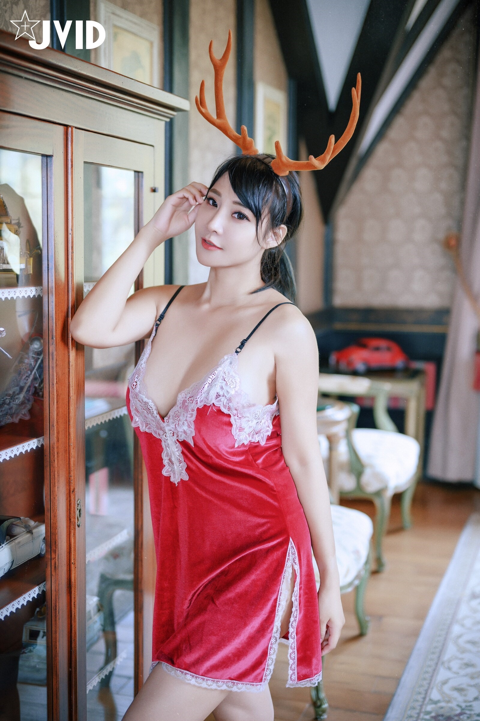 [JVID] Lele 樂樂 – 【全輯上空無碼】巨乳女神 樂樂－鹿角女孩的報恩！