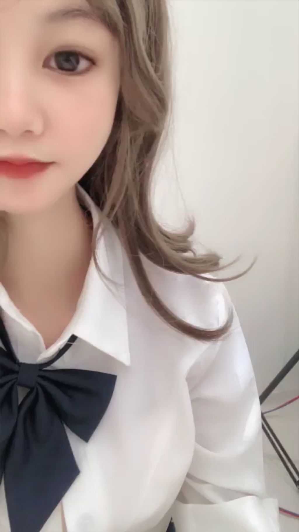 立定猫咪： 新晋女神裸舞 颜值一流 收费房道具秀
