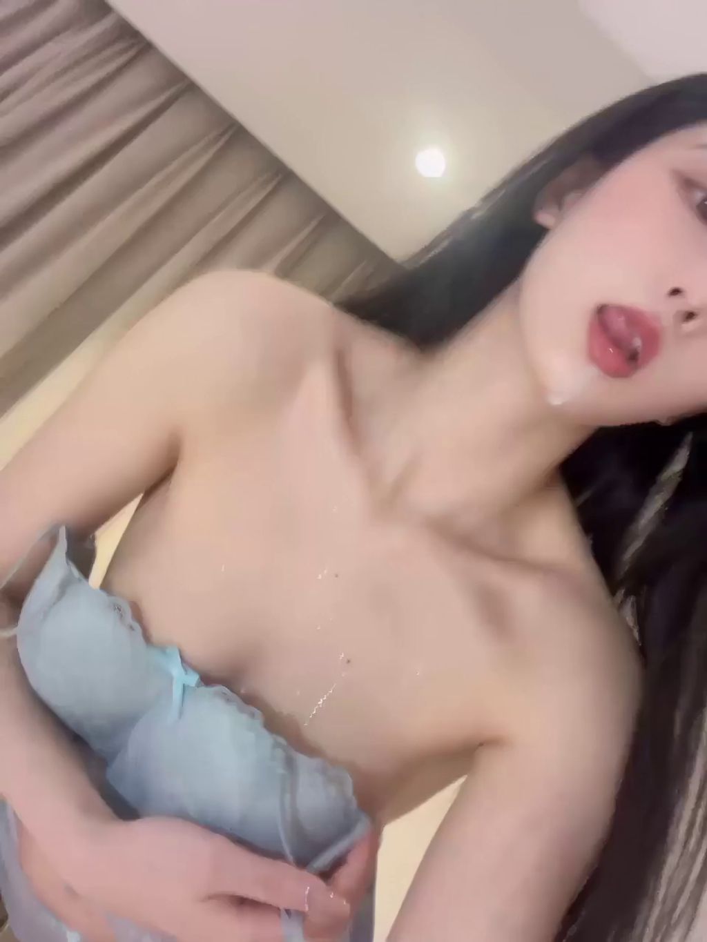 甜桃： 超高颜值 极品身材反差炸裂 玩法花样百出