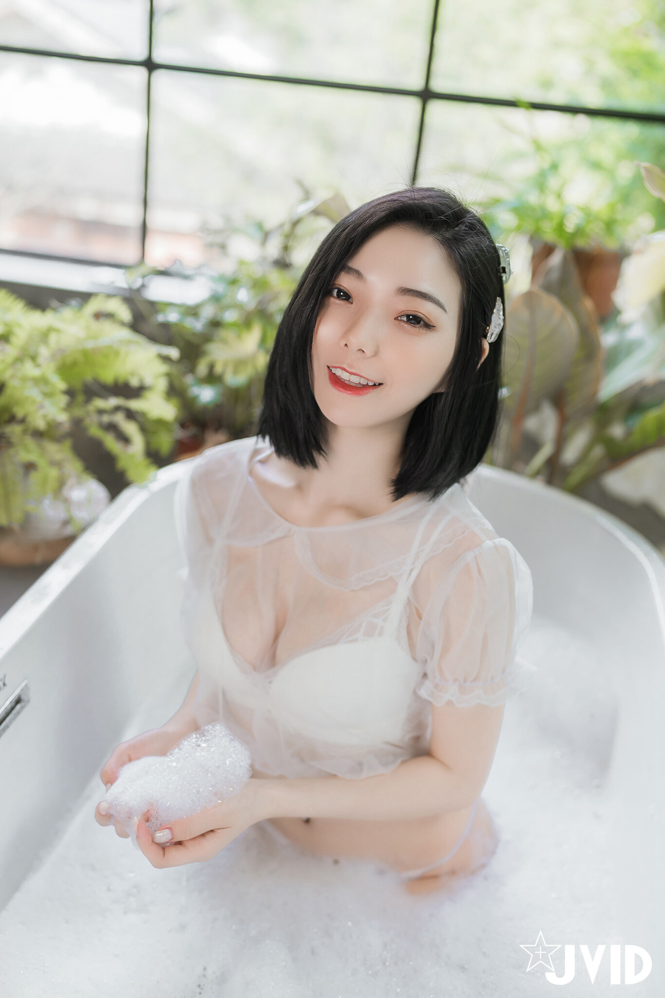 [JVID] 啾啾 – 誤闖莊園窺探心儀女神～啾啾 🛀 ～入浴反被誘惑勾引