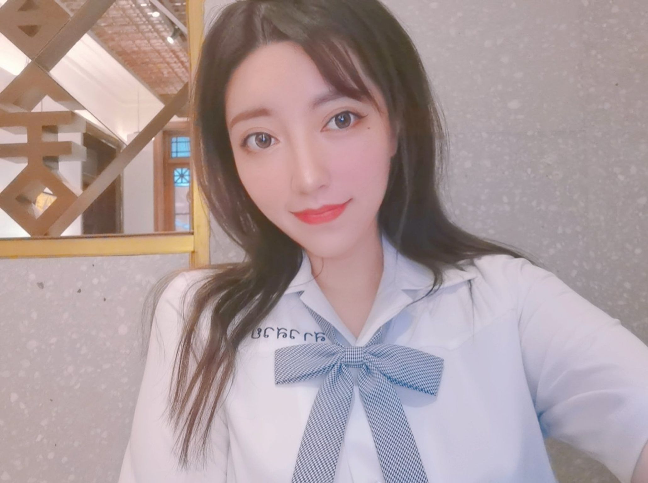 酒月： 极品巨乳 人前露出私拍