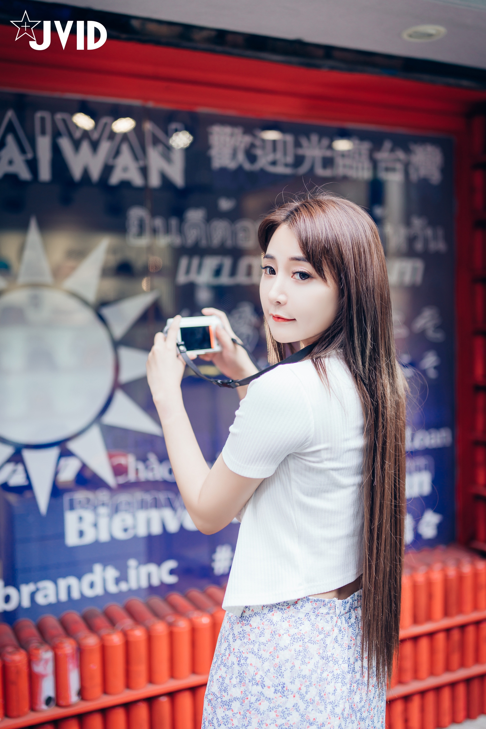 [JVID] Lele 樂樂 – 讓人可以能男女交換身體的相機一般版跟隱藏版尺度都上空無碼無遮