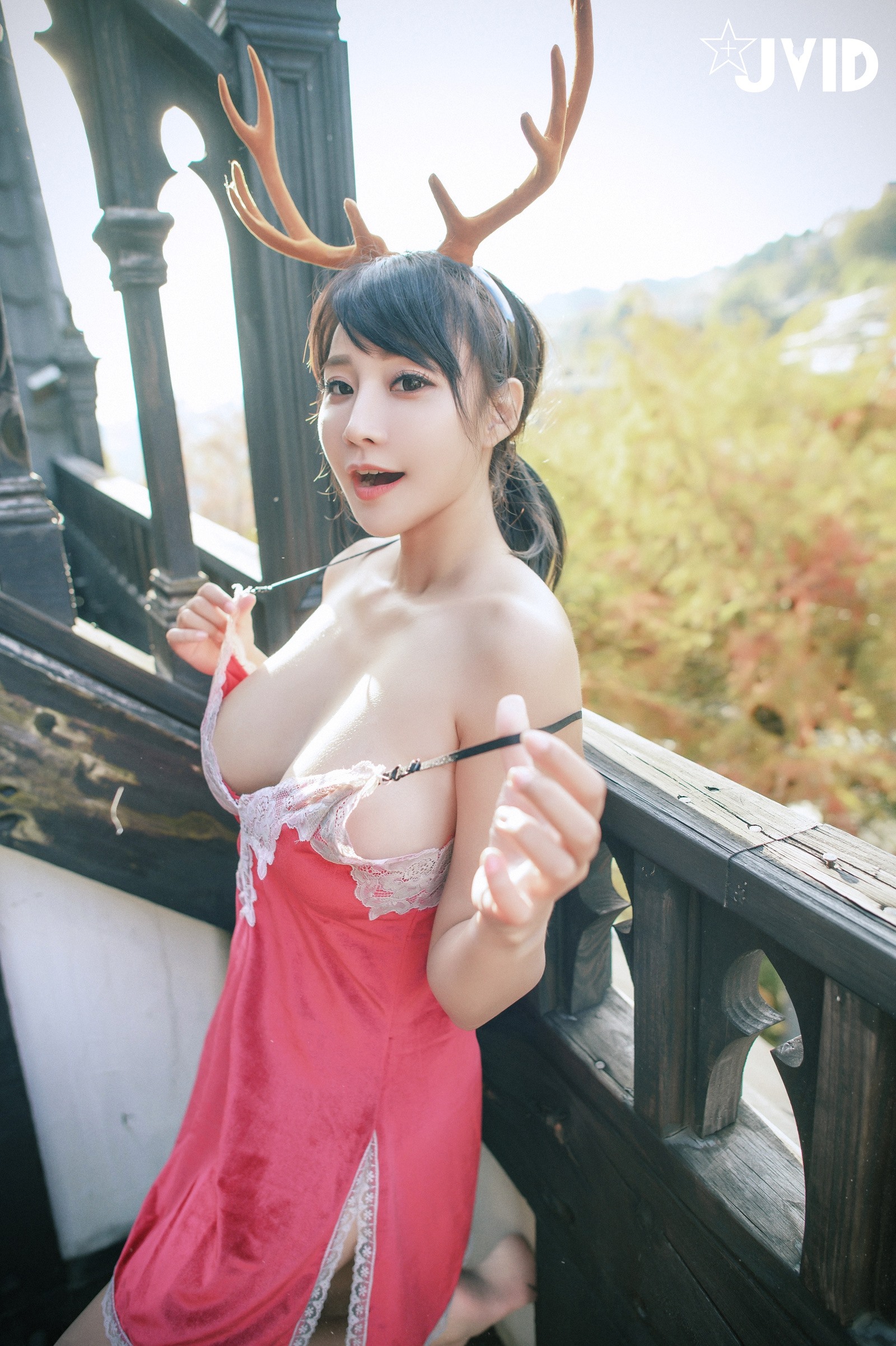 [JVID] Lele 樂樂 – 【全輯上空無碼】巨乳女神 樂樂－鹿角女孩的報恩！