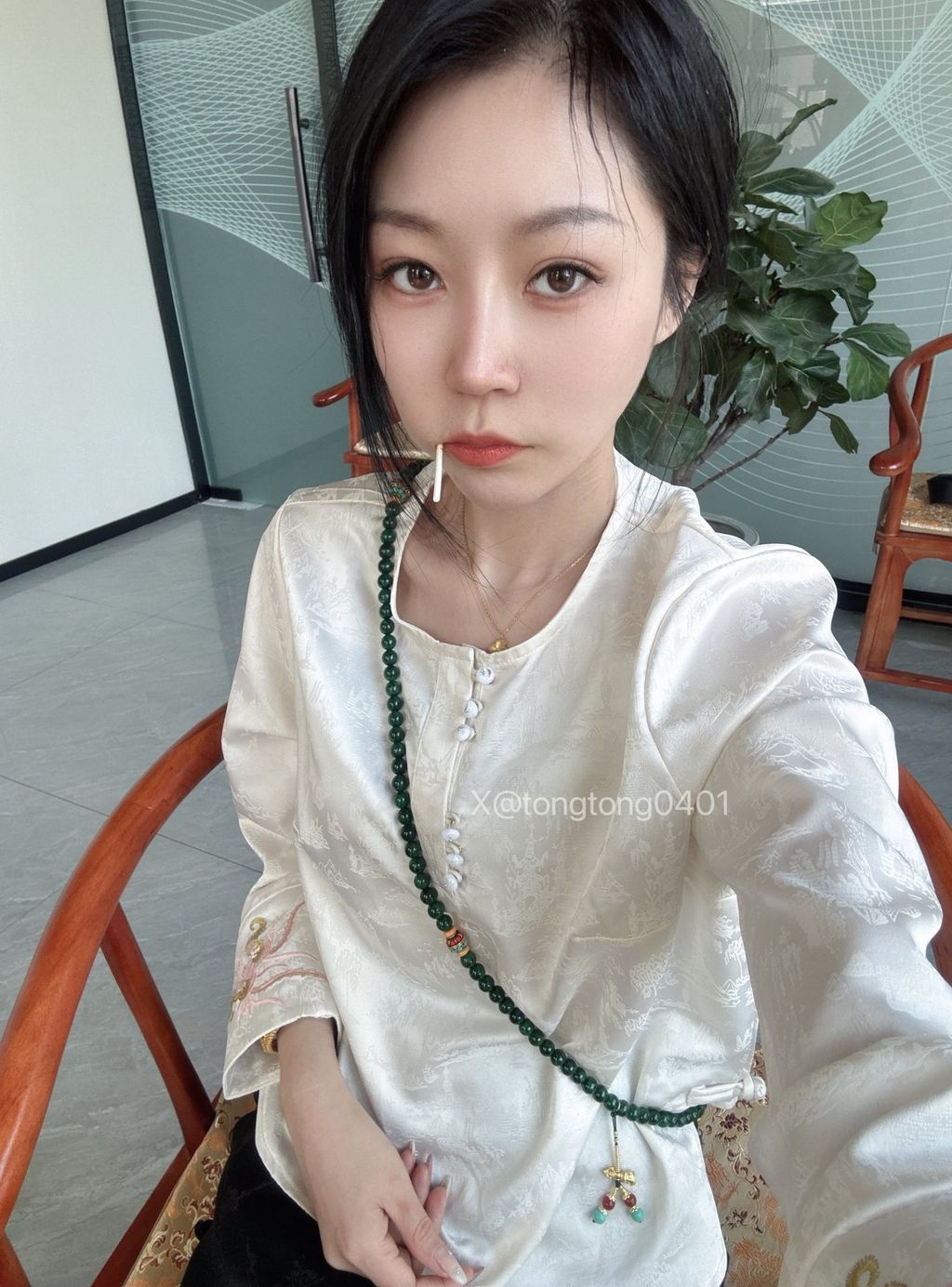 彤彤乖： 喜欢户外露出