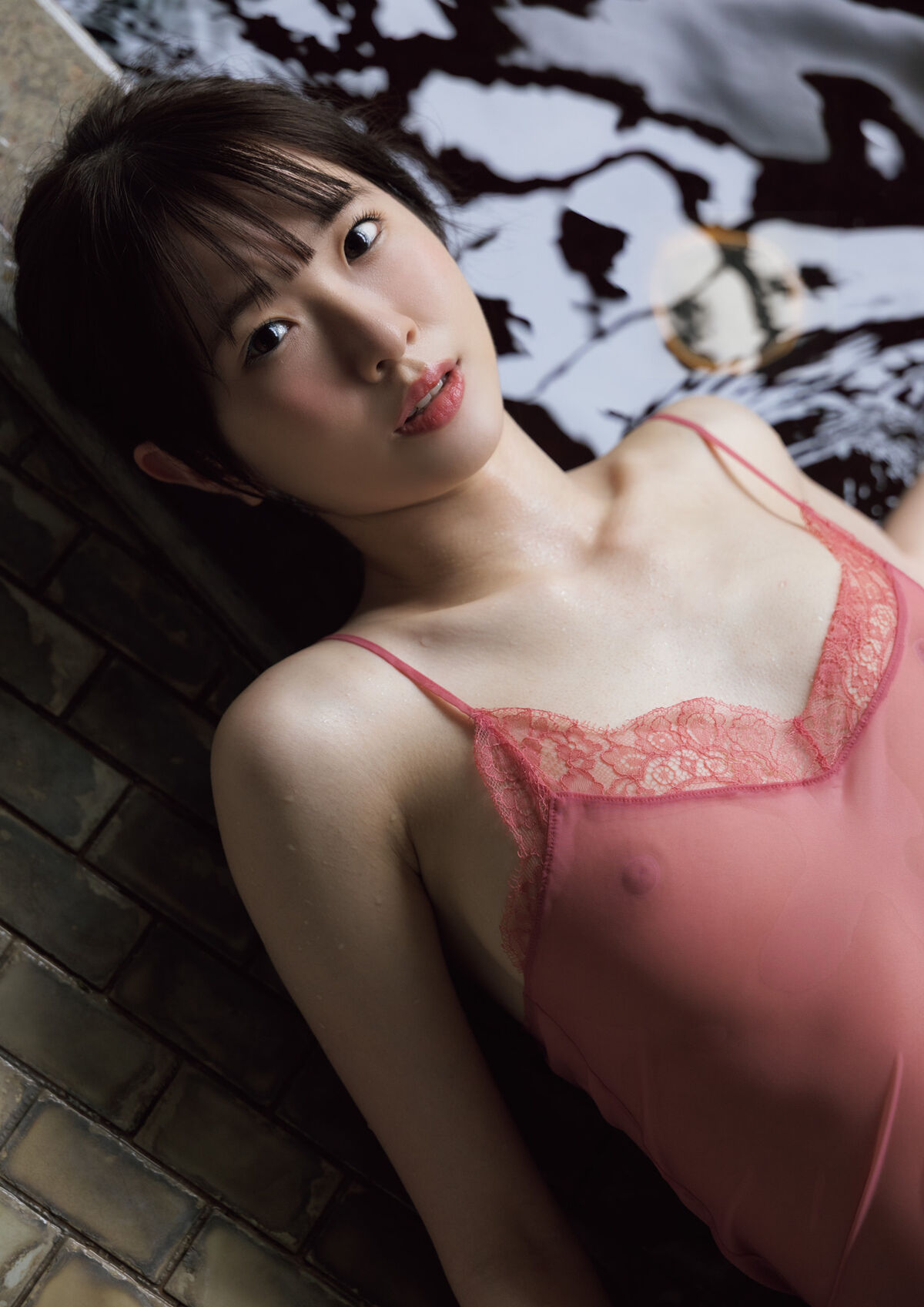 Emika Shirakami 白上咲花 - 写真集 Blooming
