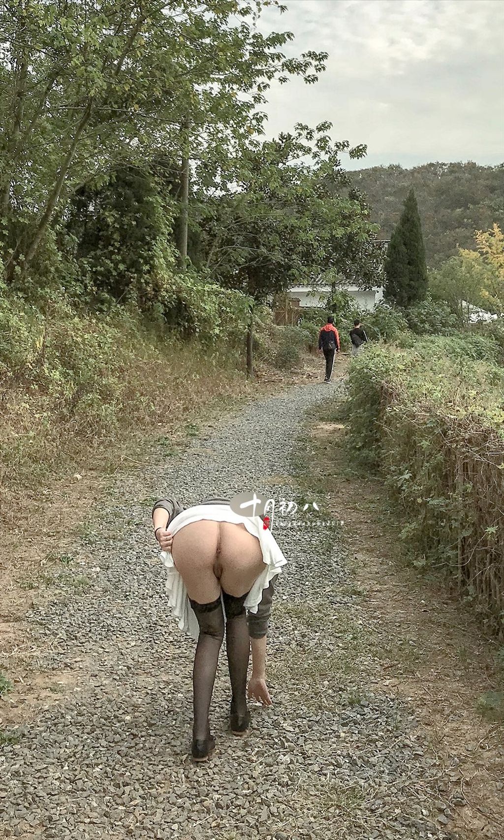 十月初八： 人前露出私拍合集