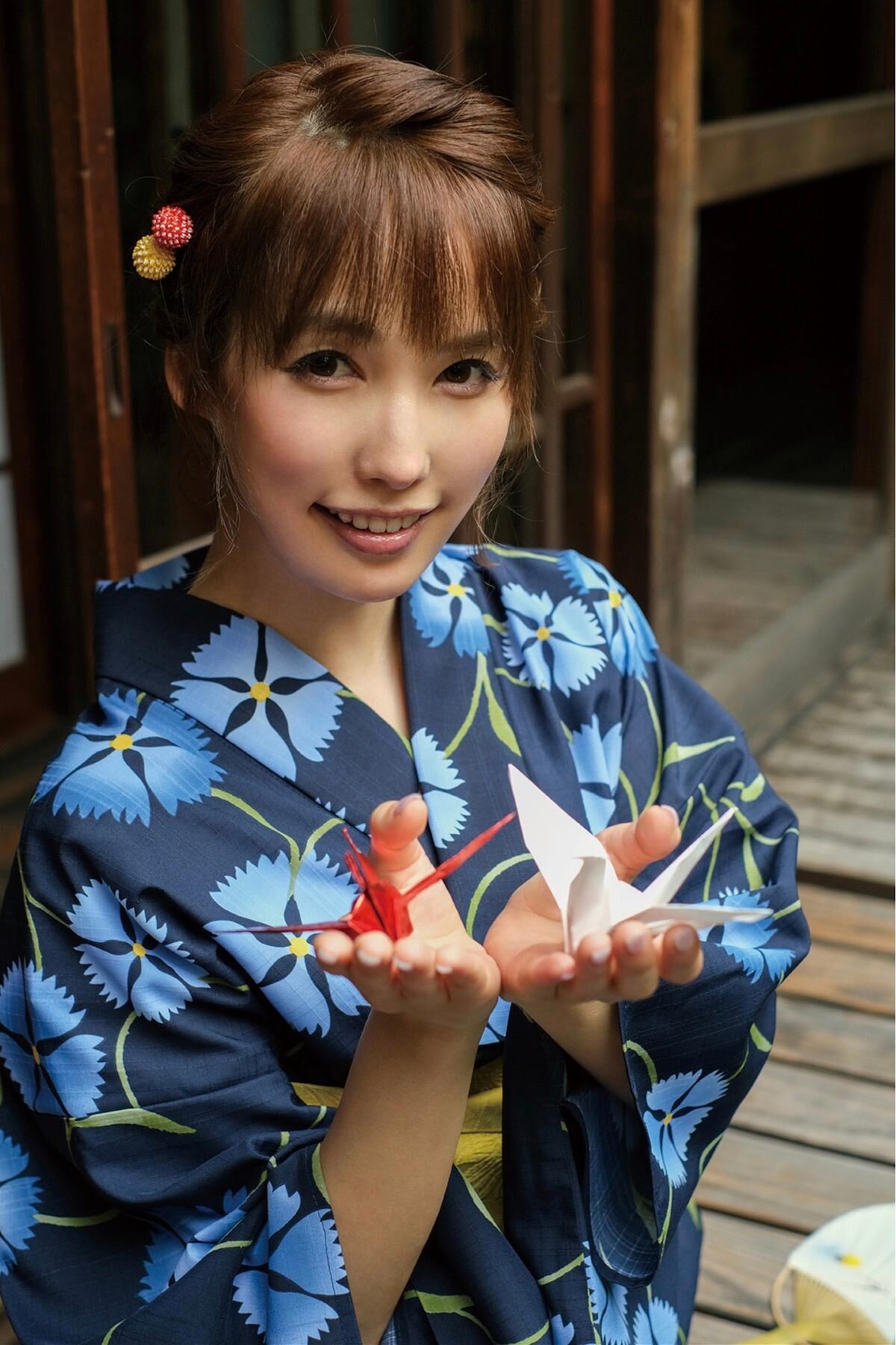 Shiori Tokunaga 徳永しおり - Travel Guide 旅のしおり