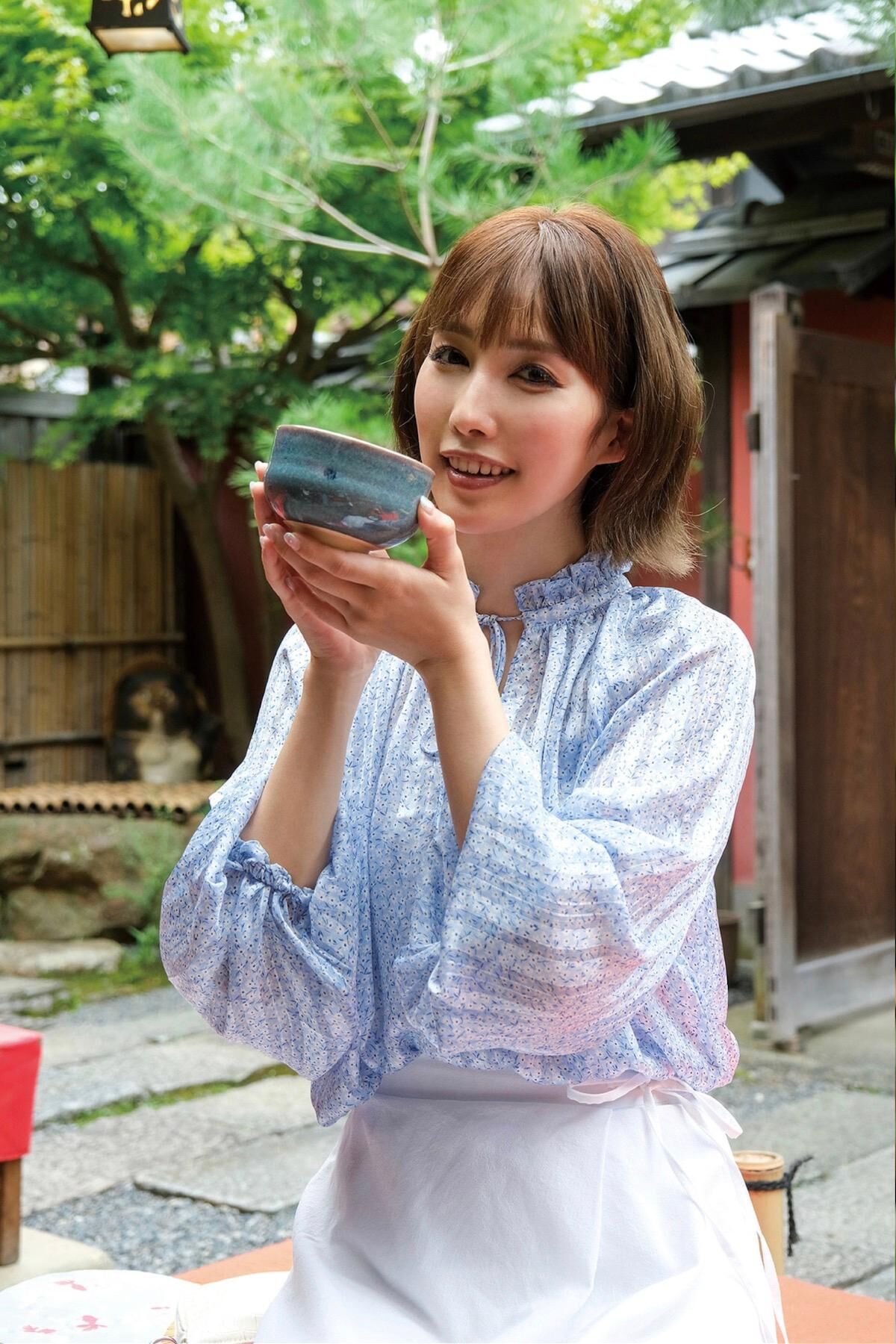 Shiori Tokunaga 徳永しおり - Travel Guide 旅のしおり