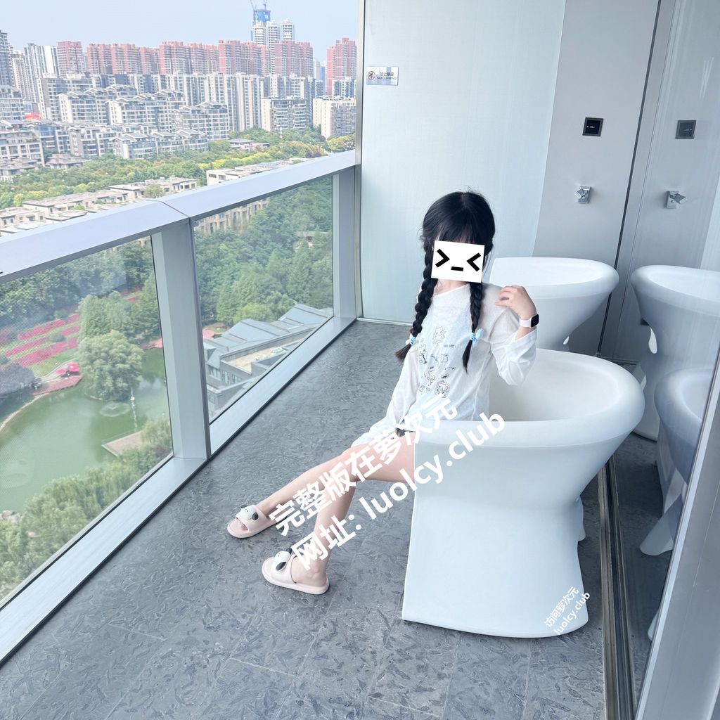 [OtherXXX] 呆呆(小粉馒头)： Cos大奶白虎萝莉 极品福利姬