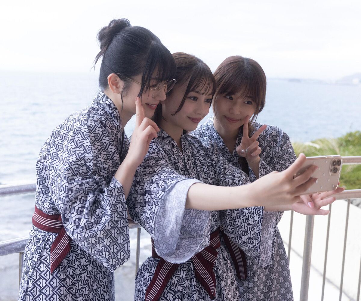 Kasumi Hasegawa 長谷川かすみ and Yui Ito 伊藤優衣 and Yuki Mizuhara 水原ゆき - デジタル限定